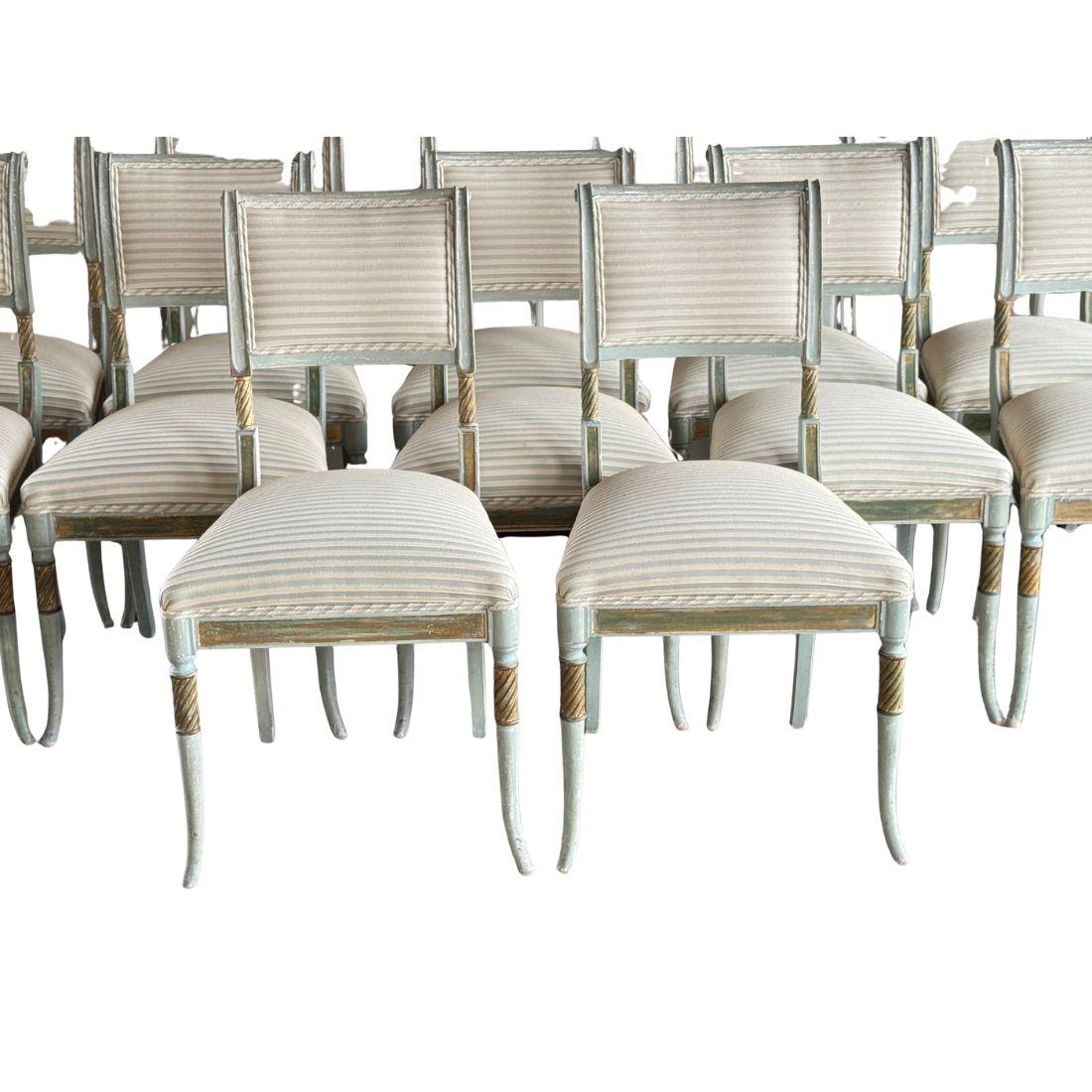 Satz von vierzehn Louis XVI gemalt und gepolstert Französisch neoklassischen Dining Cha im Zustand „Gut“ im Angebot in Locust Valley, NY