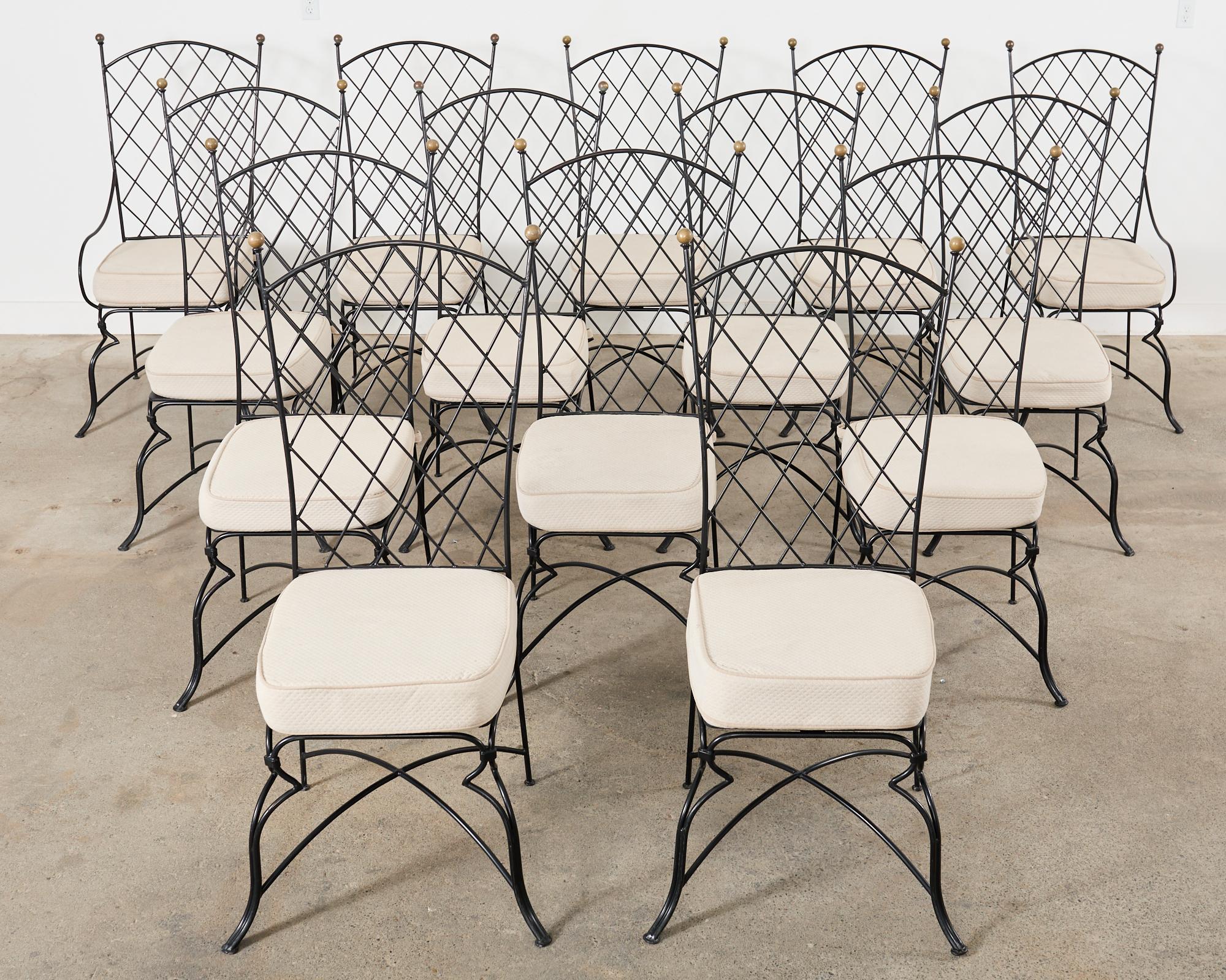 Mid-Century Modern Ensemble de quatorze chaises de salle à manger de style Maison Royere en fer  en vente