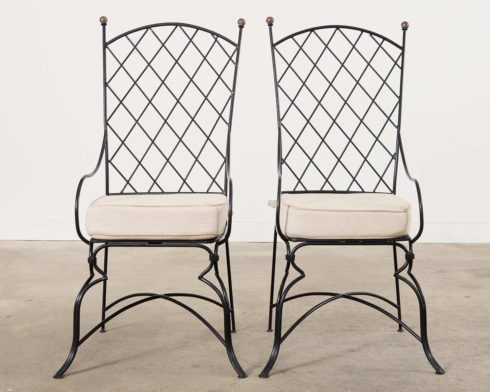 Patiné Ensemble de quatorze chaises de salle à manger de style Maison Royere en fer  en vente