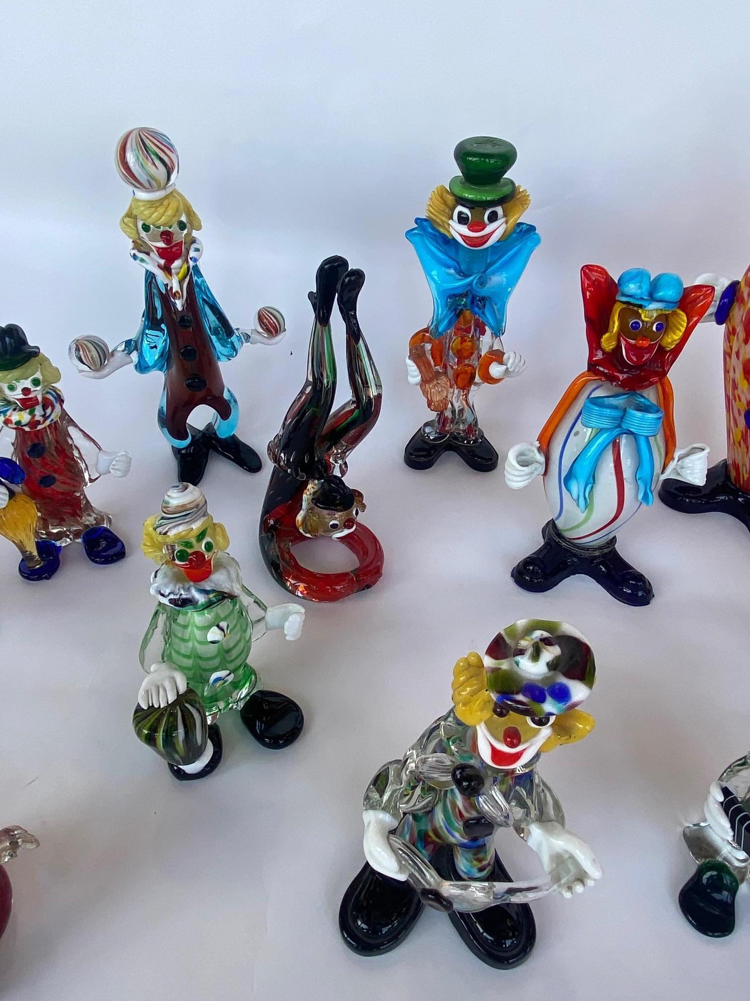 Verre de Murano Ensemble de quatorze clowns en verre de Murano, 20e siècle en vente