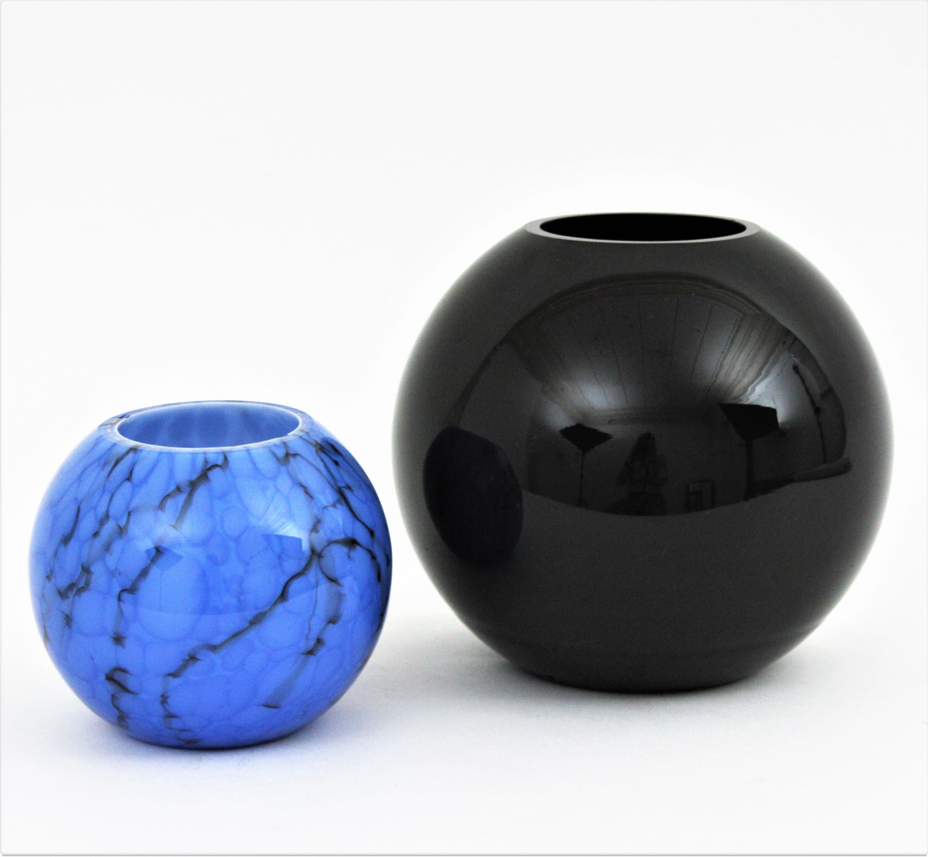 Set of Fratelli Toso Venini Murano Murrina Lattimo Blue & Black Glass Ball Vases In Good Condition For Sale In Barcelona, ES