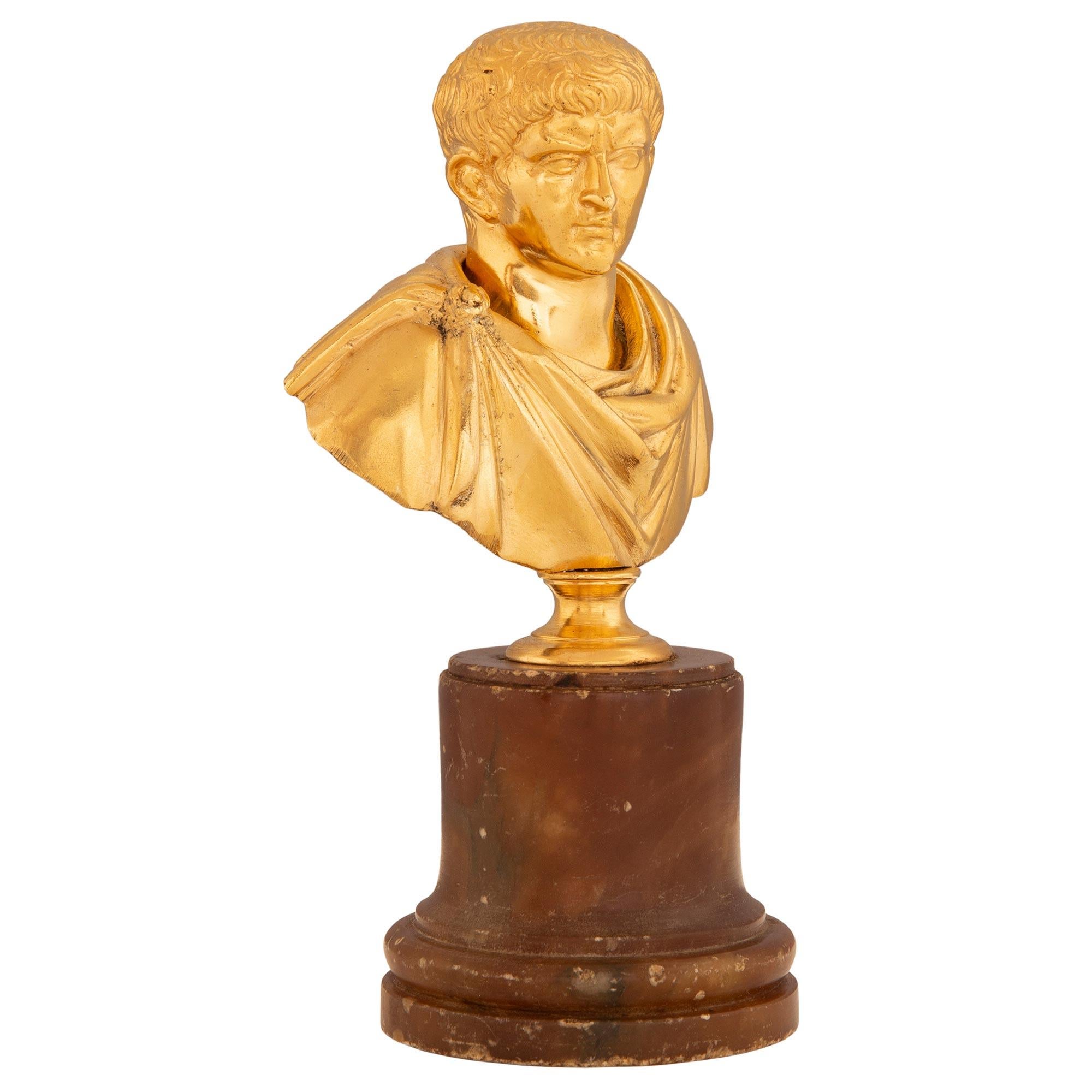 Bronze doré Ensemble de bustes et piédestaux d'époque Grand Tour du 19ème siècle en vente