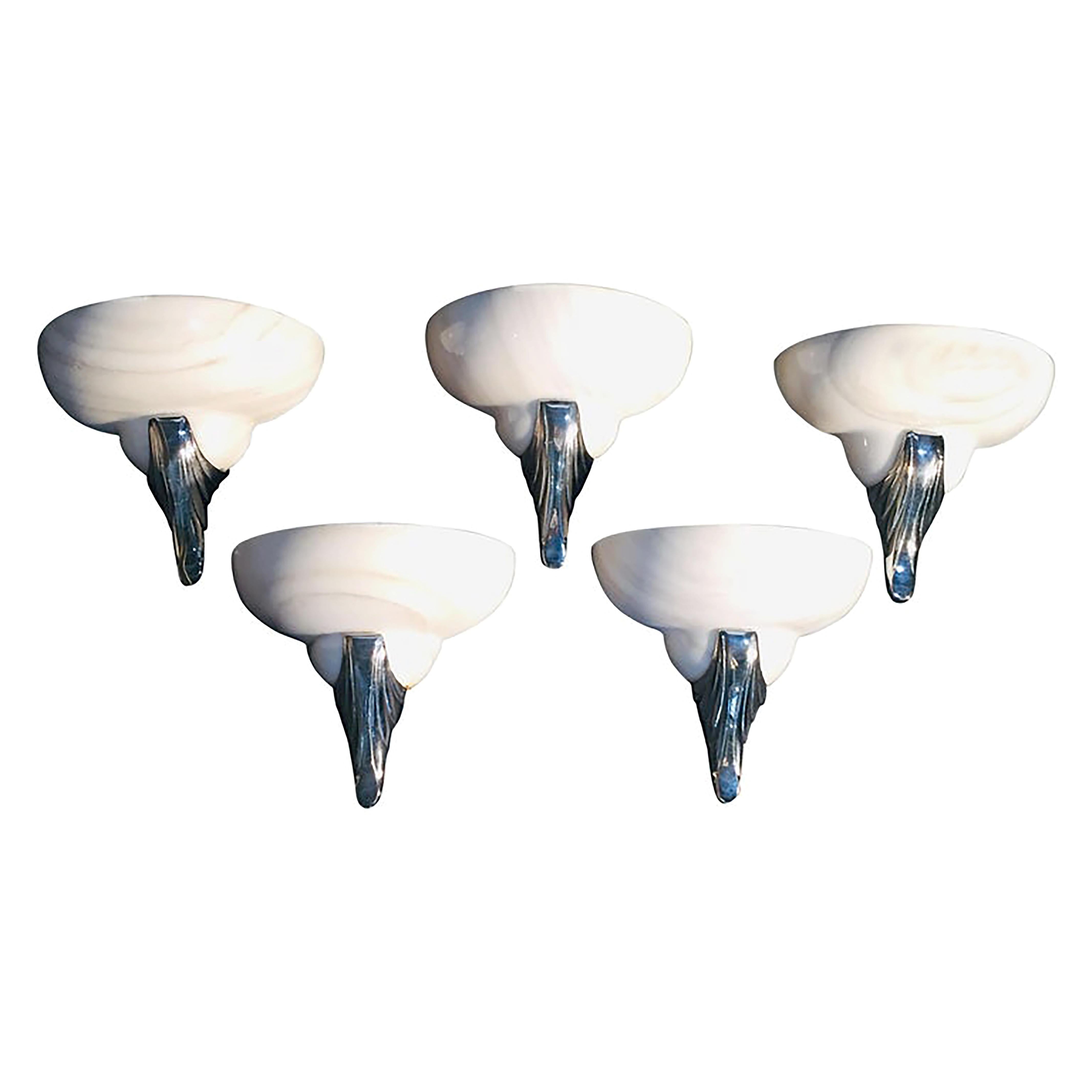 Set of five Art Deco sconces made of polished and chrome-plated support with a white alabaster shade.
Wired for the US. Exquisite light.
Set can be split.