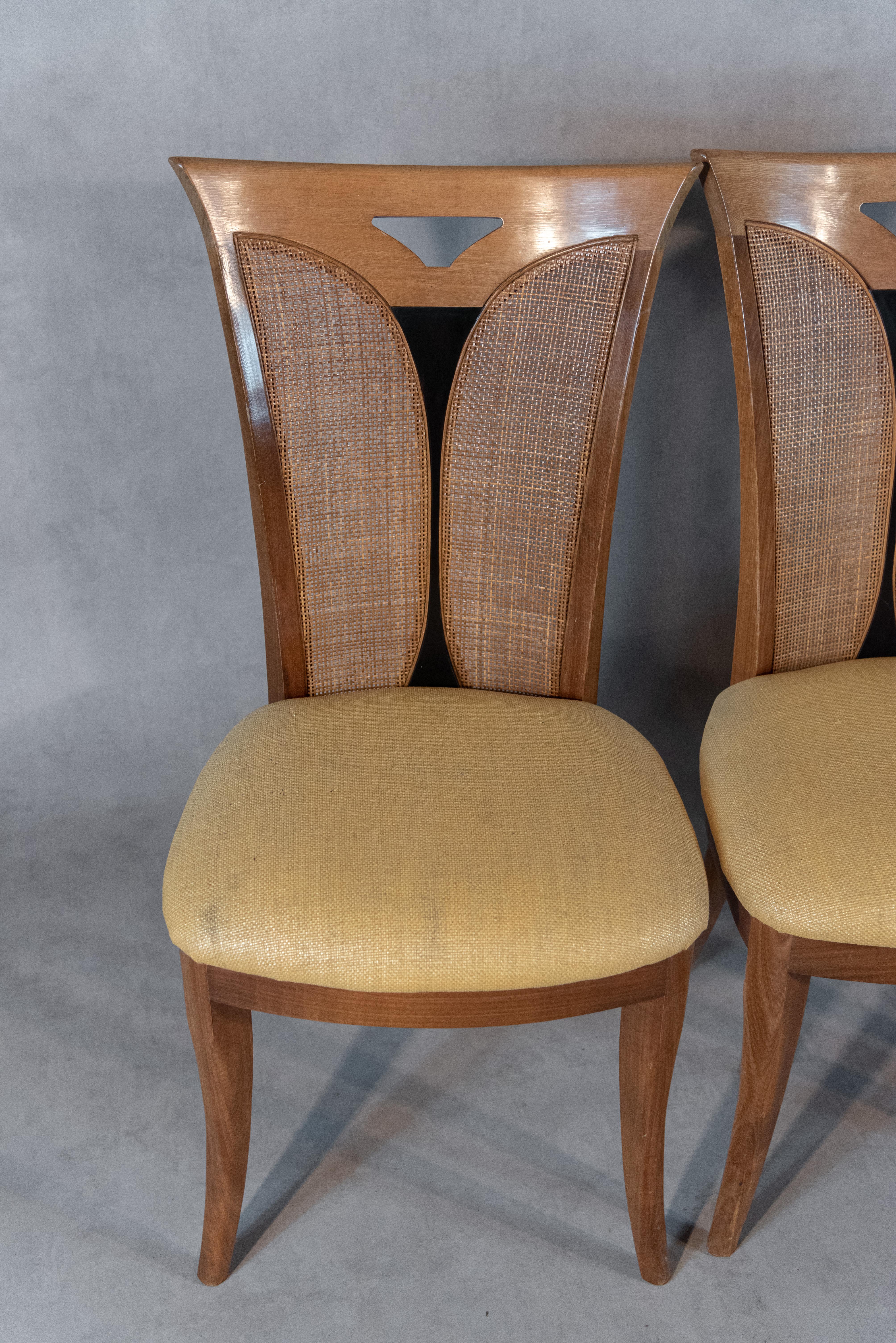 Satz von sechs gepolsterten Hochlehner-Stühlen aus dem späten 20. Jahrhundert im Stil des Art déco. Sie verleihen jeder Wohnung, jedem Zimmer und jedem Essbereich einen Hauch von Originalität.