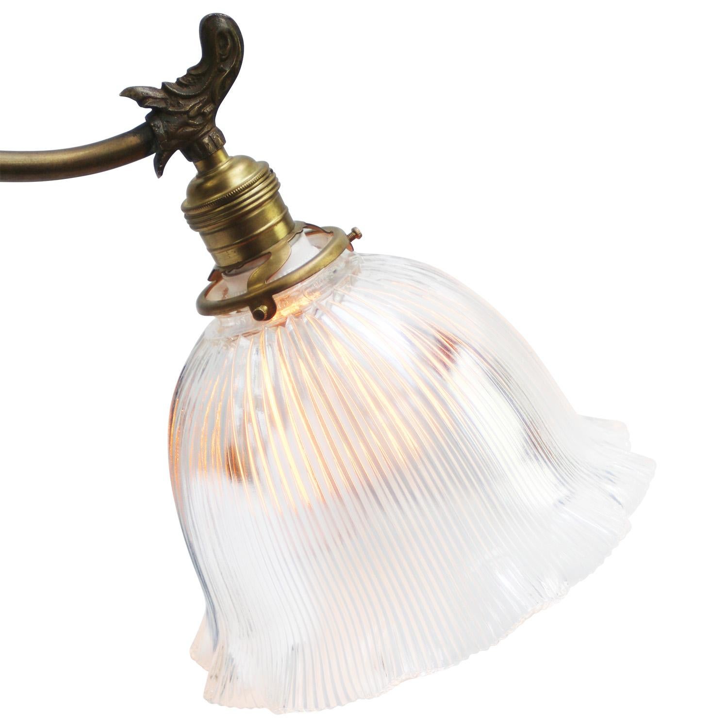 Set of French Art Nouveau Cut Glass Brass Scones Wall Lamps In Good Condition For Sale In Amsterdam, NL