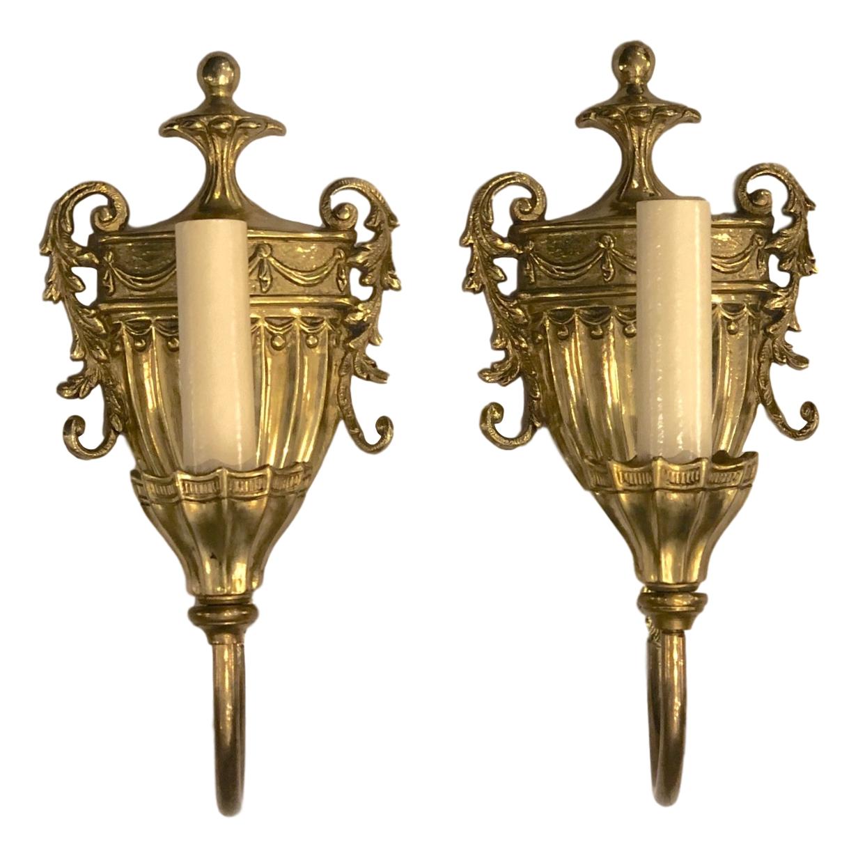 A set of 10 circa 1920s French bronze single-arm neoclassic style sconces. Sold per pair.

Measurements:
Height 10.5