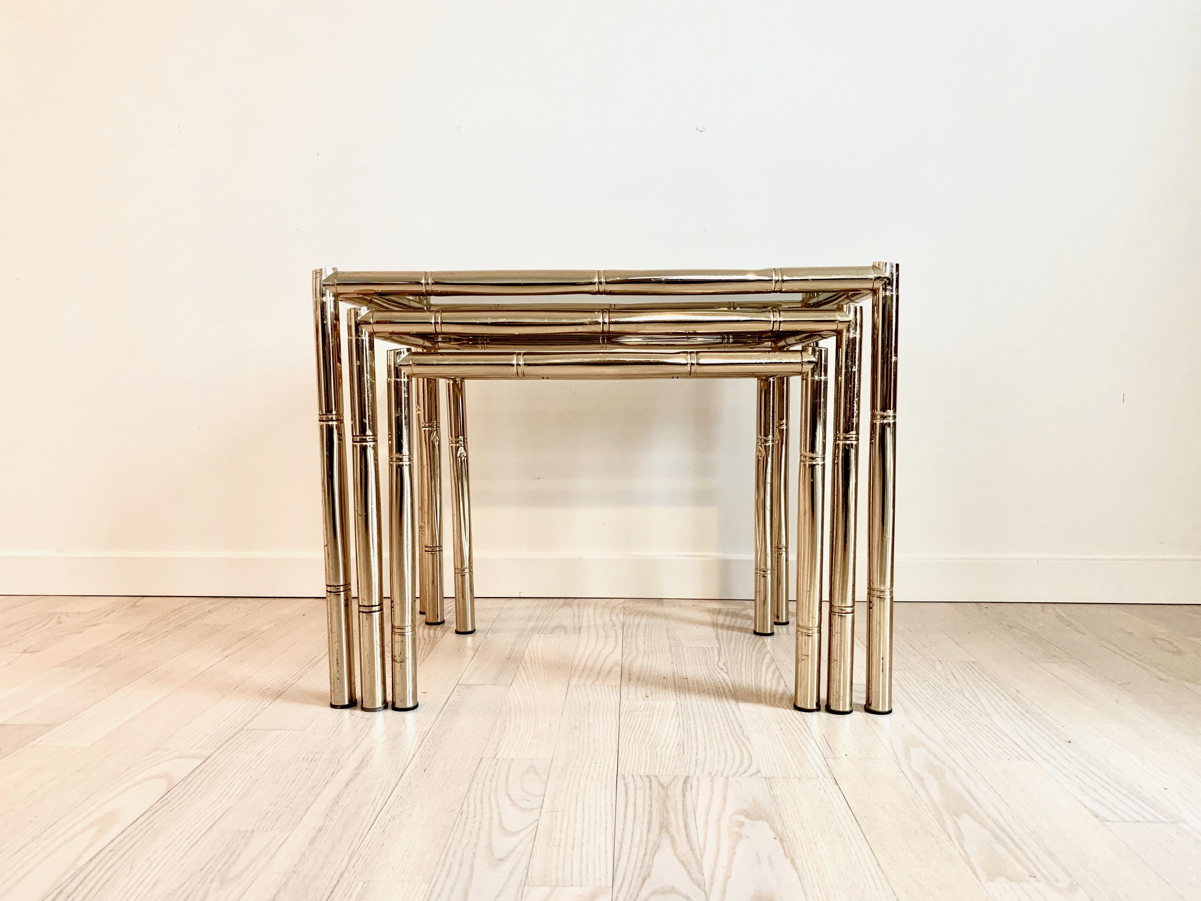 Set of French Faux Bamboo Brass Nesting Tables, 1960s im Zustand „Gut“ in Copenhagen, DK