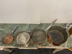 Set von französischen vier Kupfertopfen in verschiedenen Größen, 19. Jahrhundert