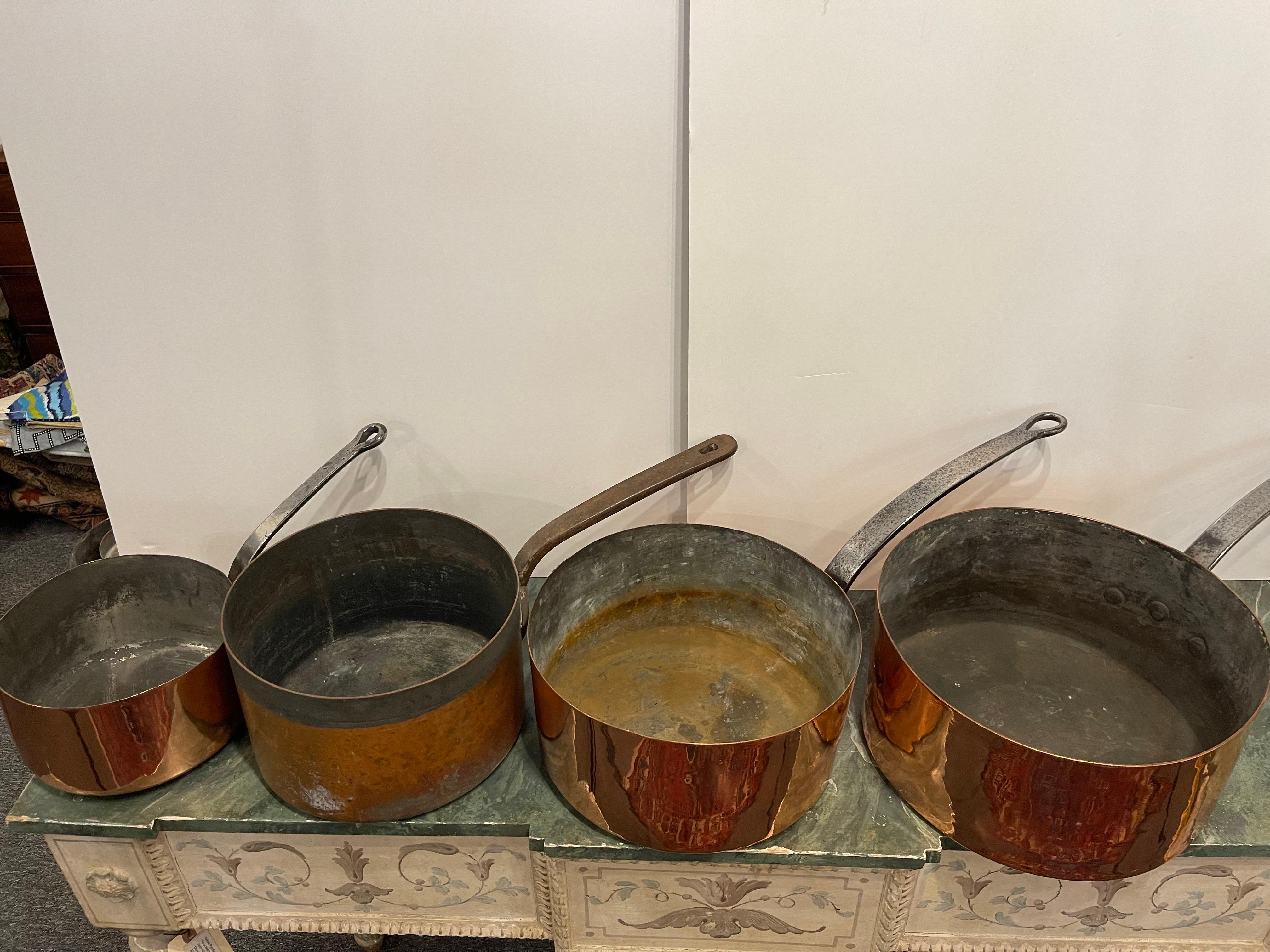 Set of French Four Copper Pots in Different Sizes, 19th Century In Good Condition For Sale In Savannah, GA