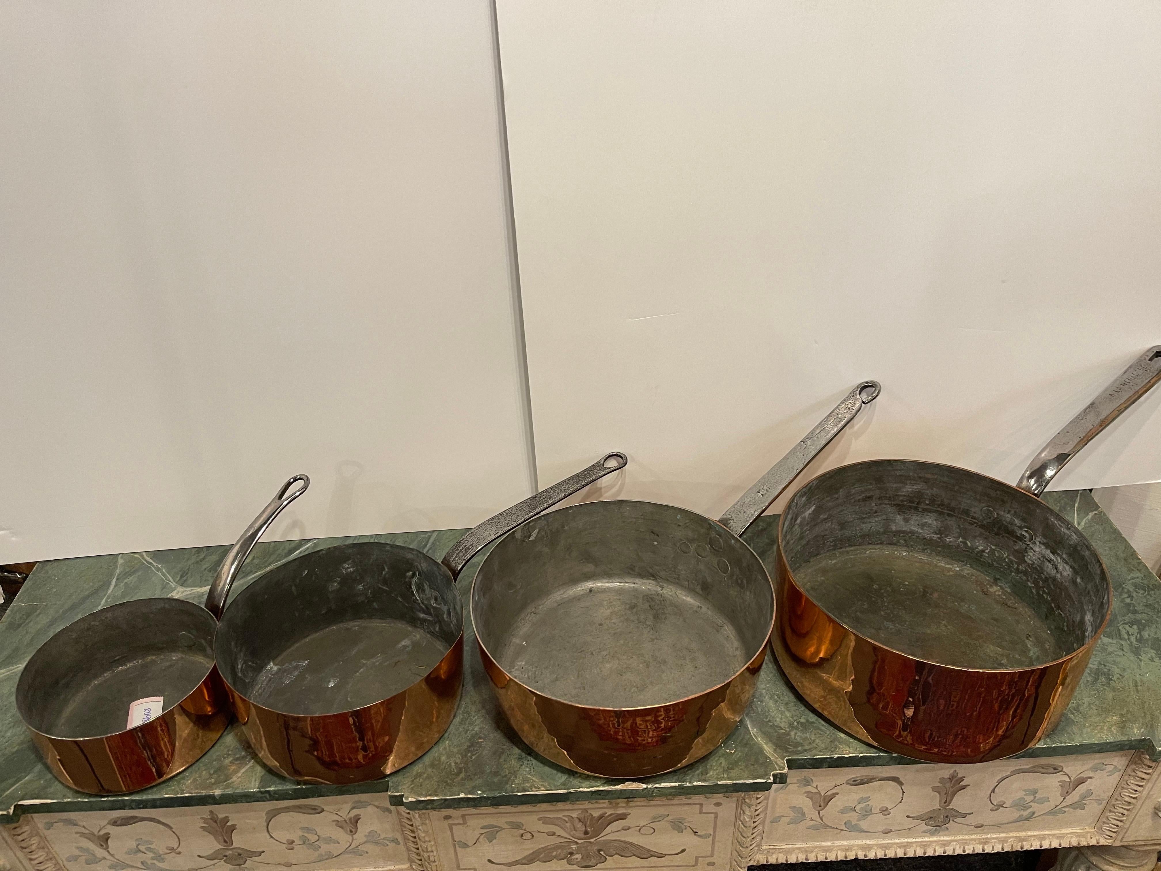 Set of French Four Copper Pots in Different Sizes, 19th Century In Good Condition For Sale In Savannah, GA