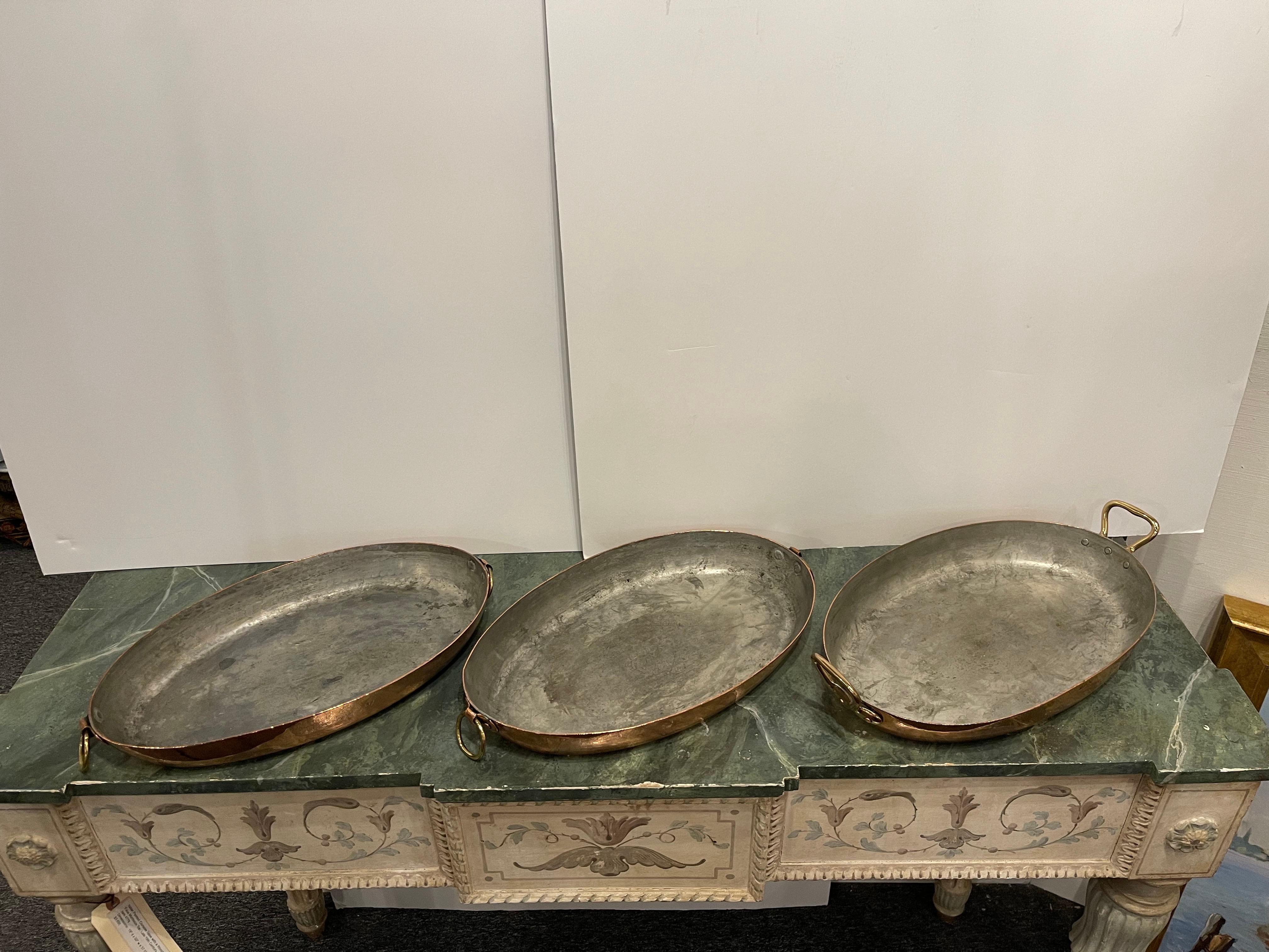Français Ensemble de trois assiettes à sauce françaises en cuivre de différentes tailles, 19ème siècle en vente
