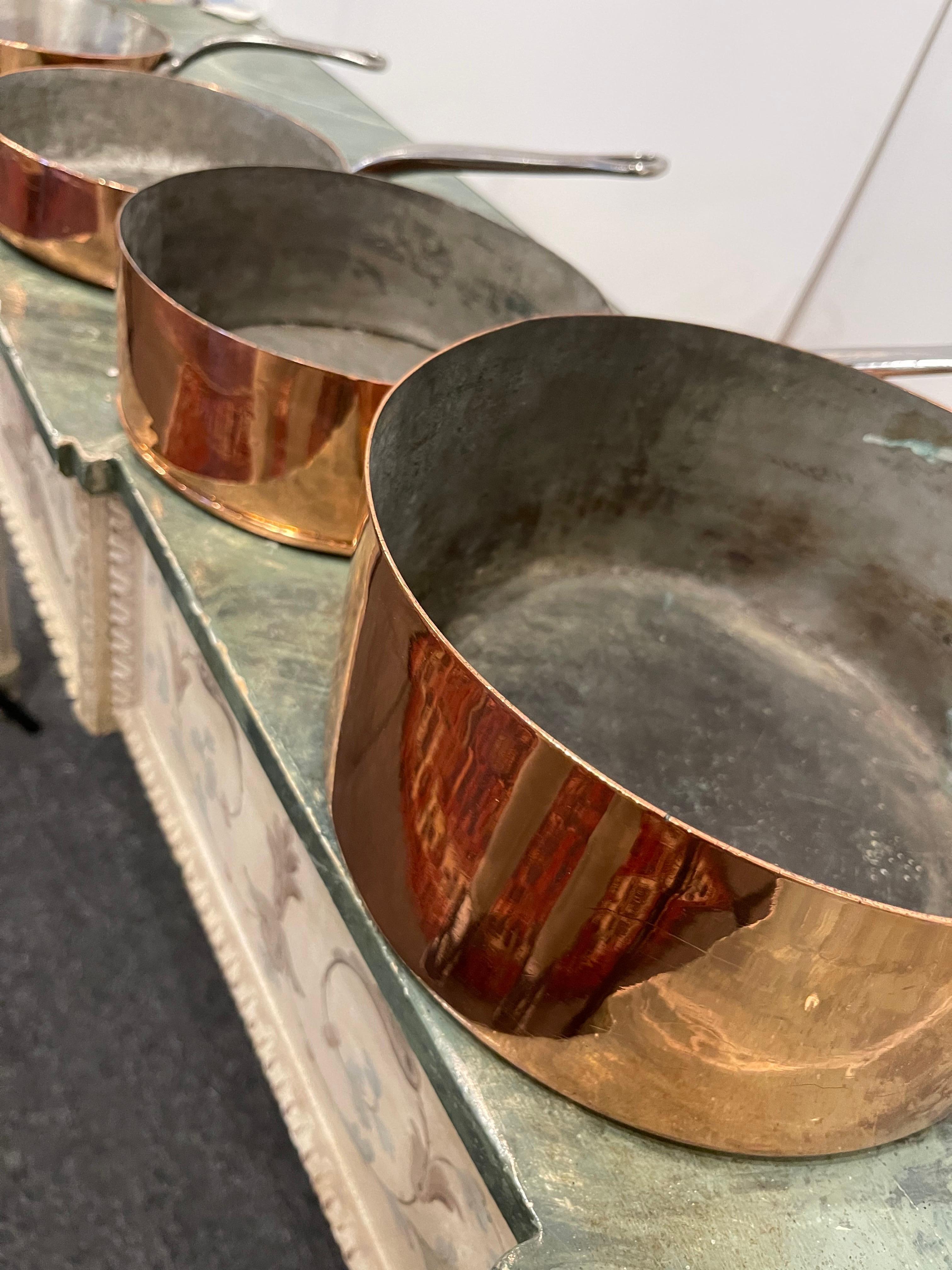 Français Ensemble de quatre pots en cuivre de différentes tailles, 19ème siècle en vente