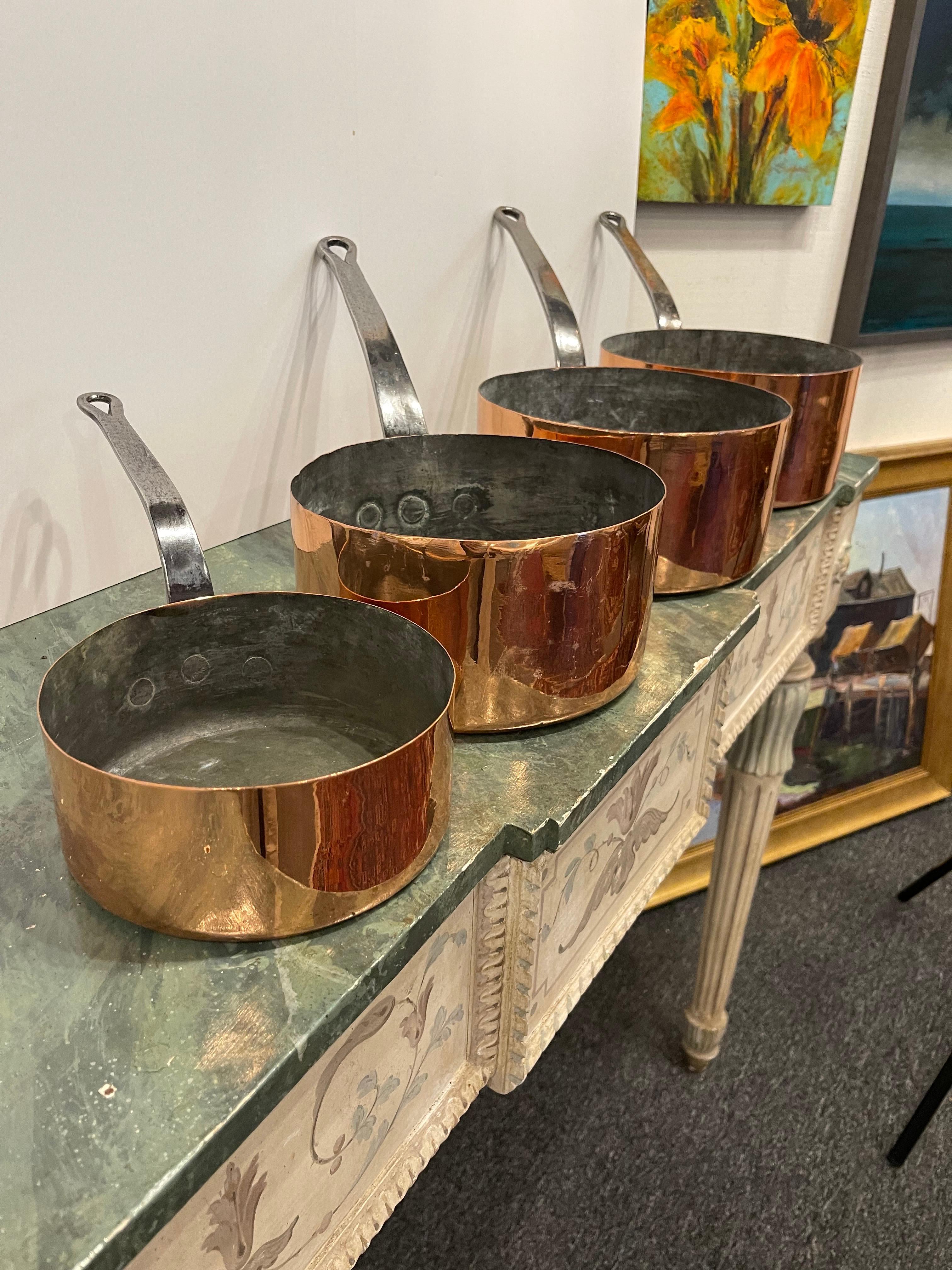 Set of French Four Copper Pots in Different Sizes, 19th Century In Good Condition For Sale In Savannah, GA