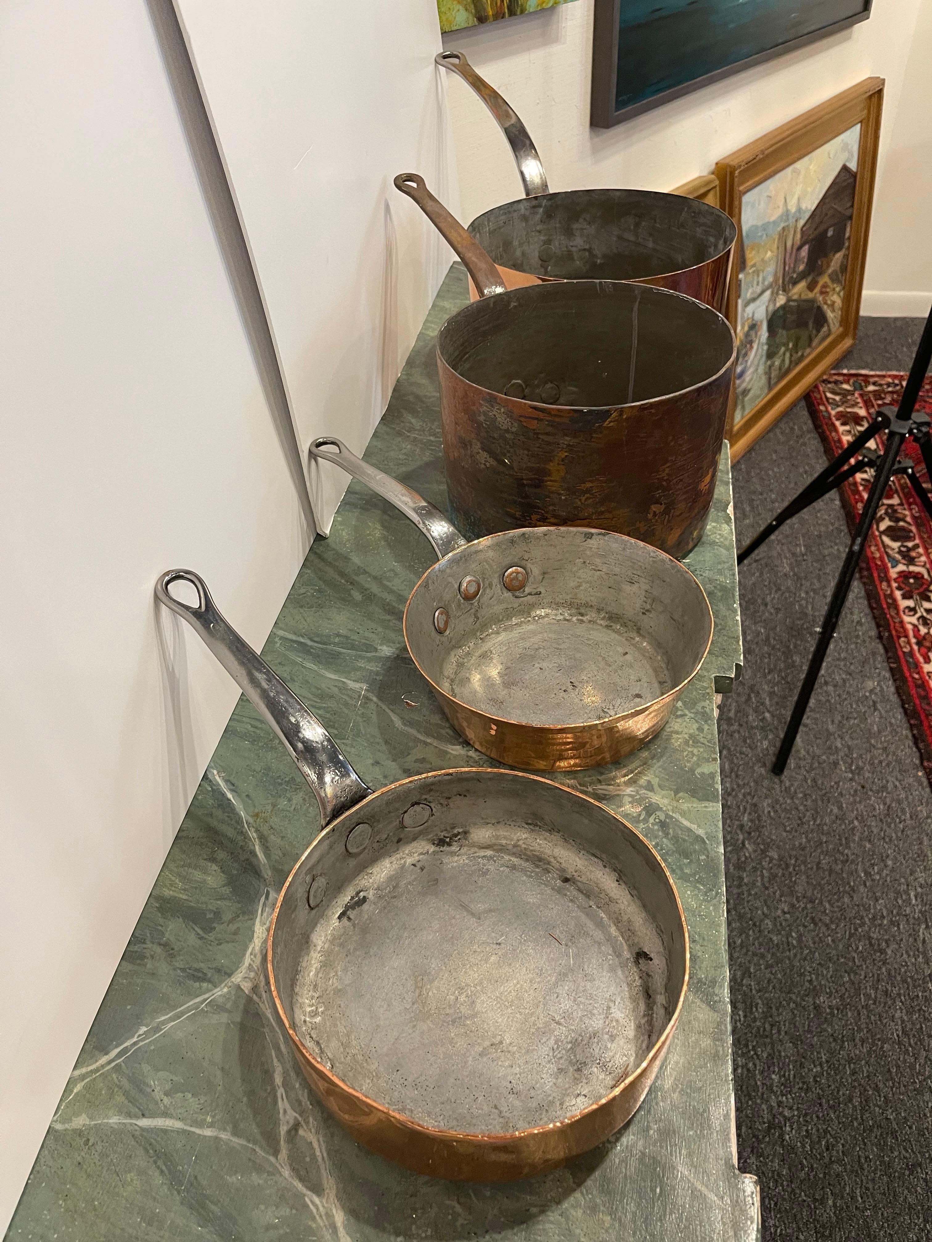 Set of French Four Copper Pots in Different Sizes, 19th Century In Good Condition For Sale In Savannah, GA