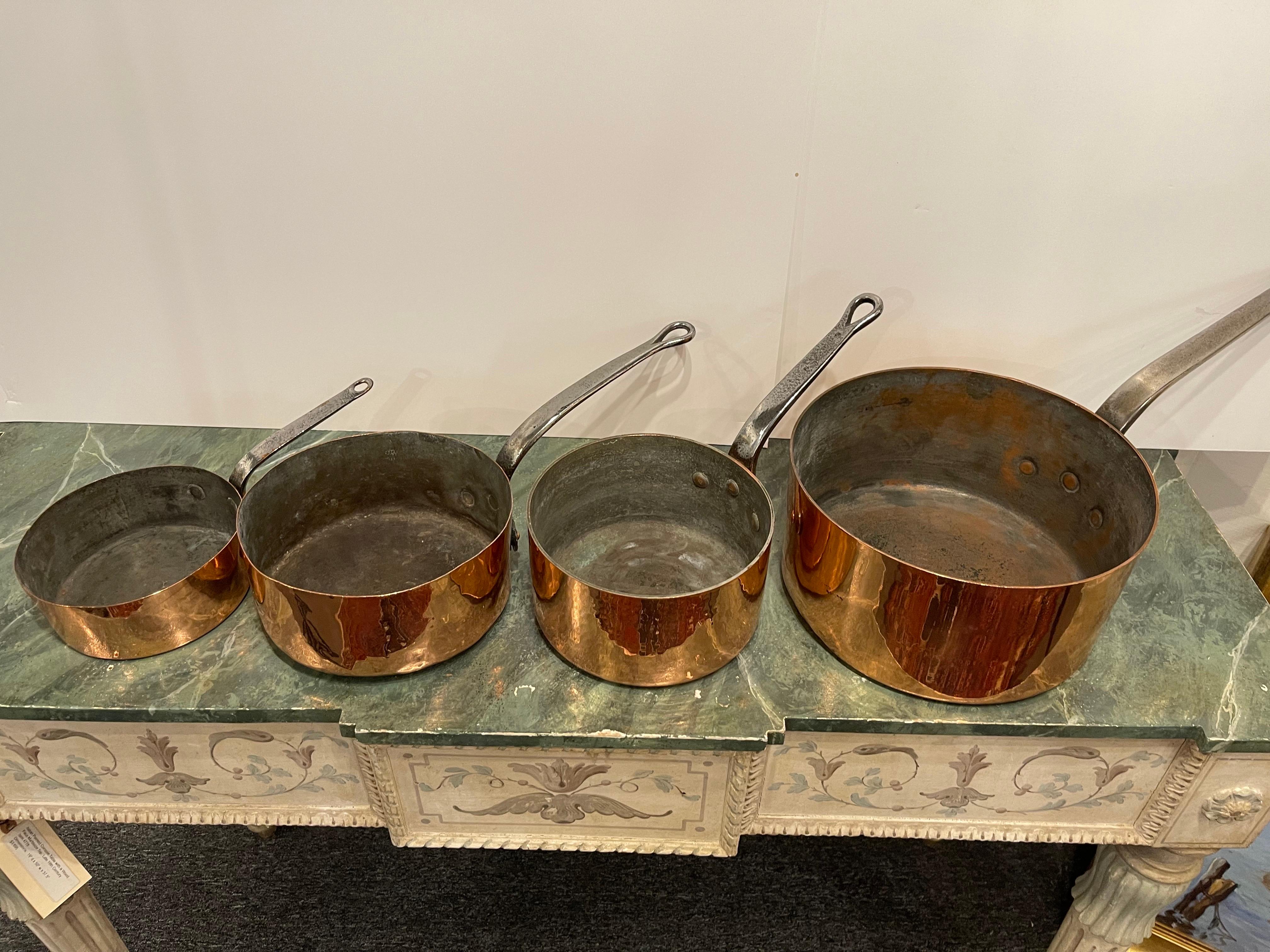 XIXe siècle Ensemble de quatre pots en cuivre de différentes tailles, 19ème siècle en vente