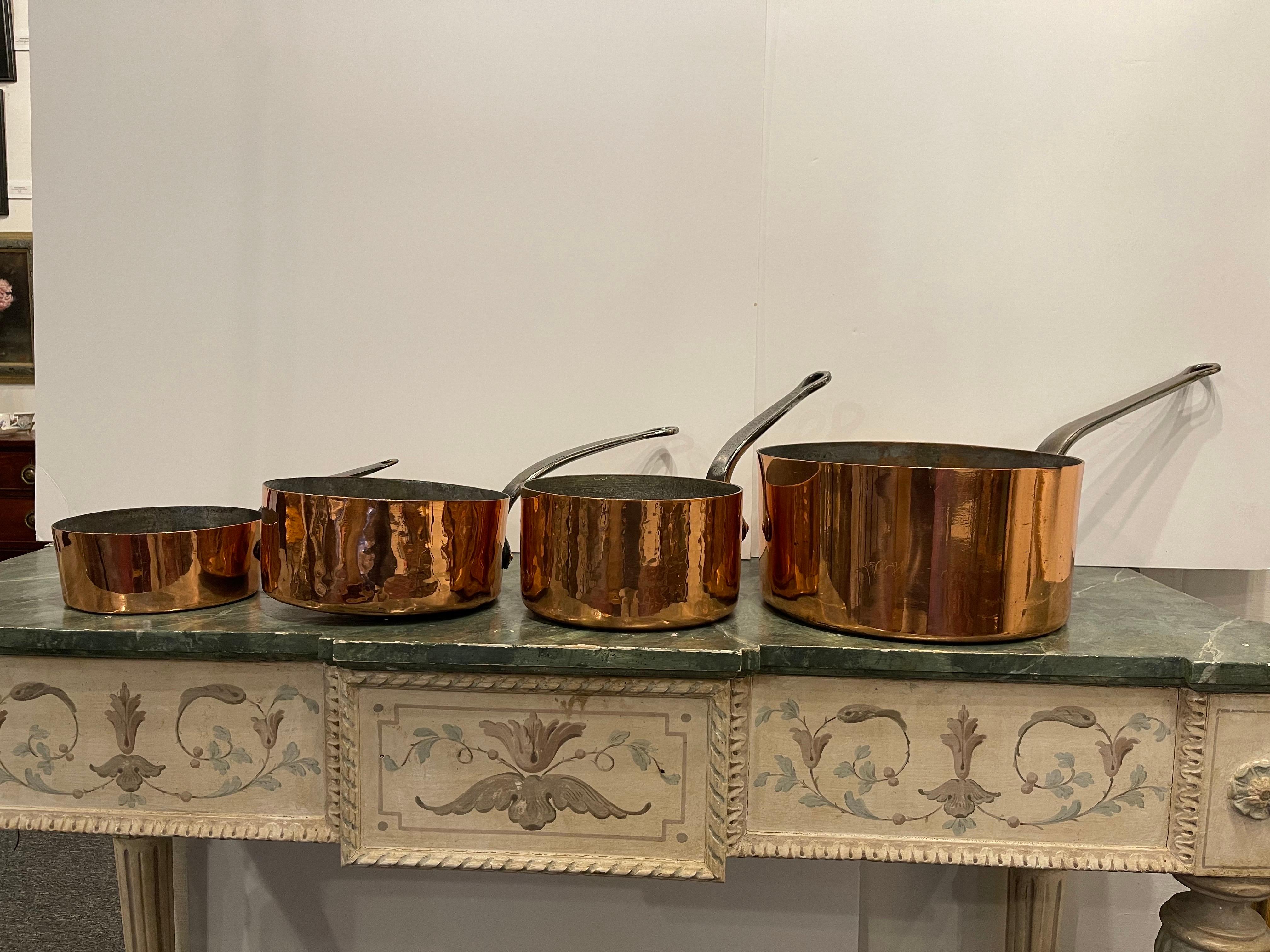 Cuivre Ensemble de quatre pots en cuivre de différentes tailles, 19ème siècle en vente