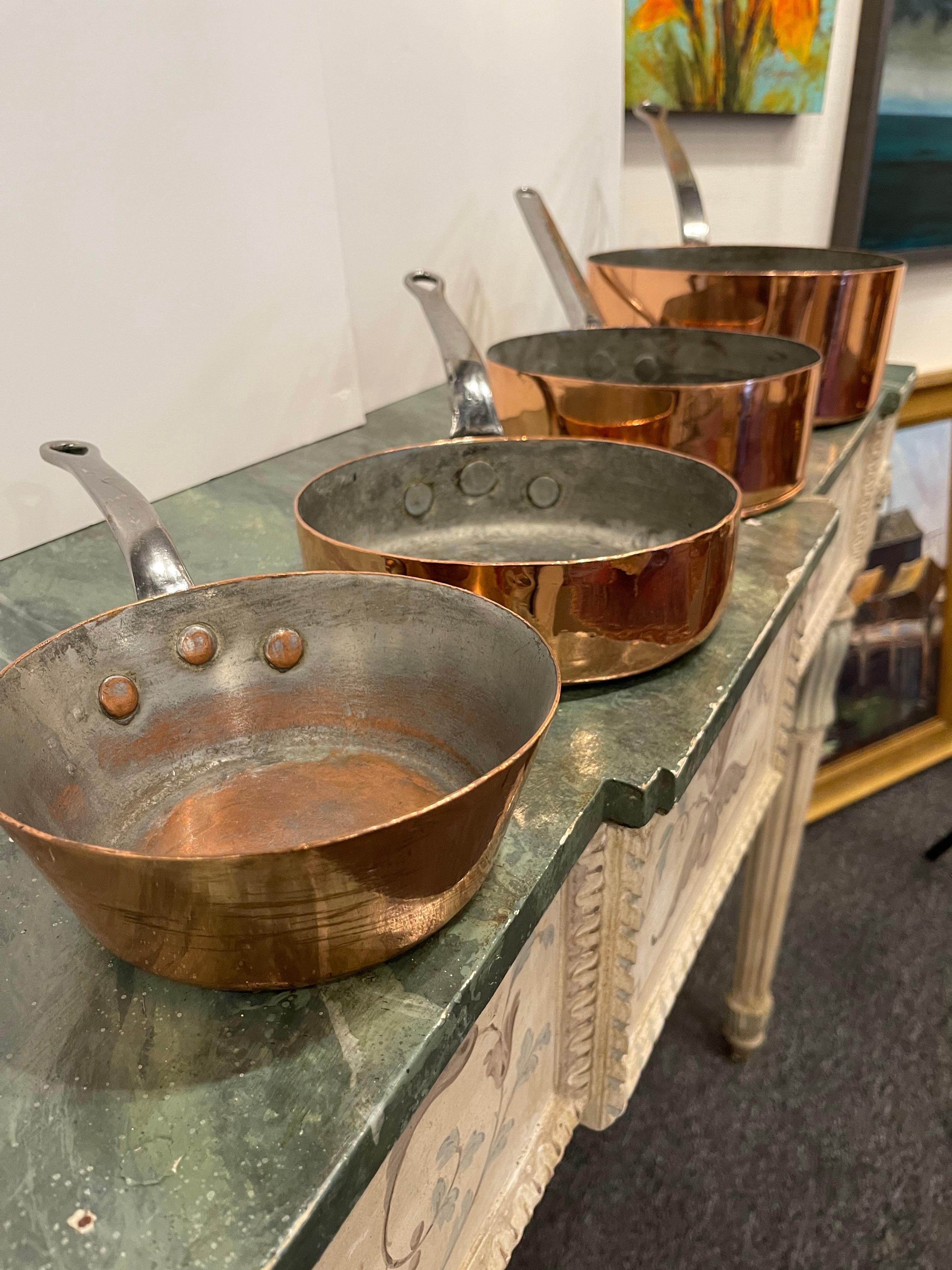 XIXe siècle Ensemble de quatre pots en cuivre de différentes tailles, 19ème siècle en vente