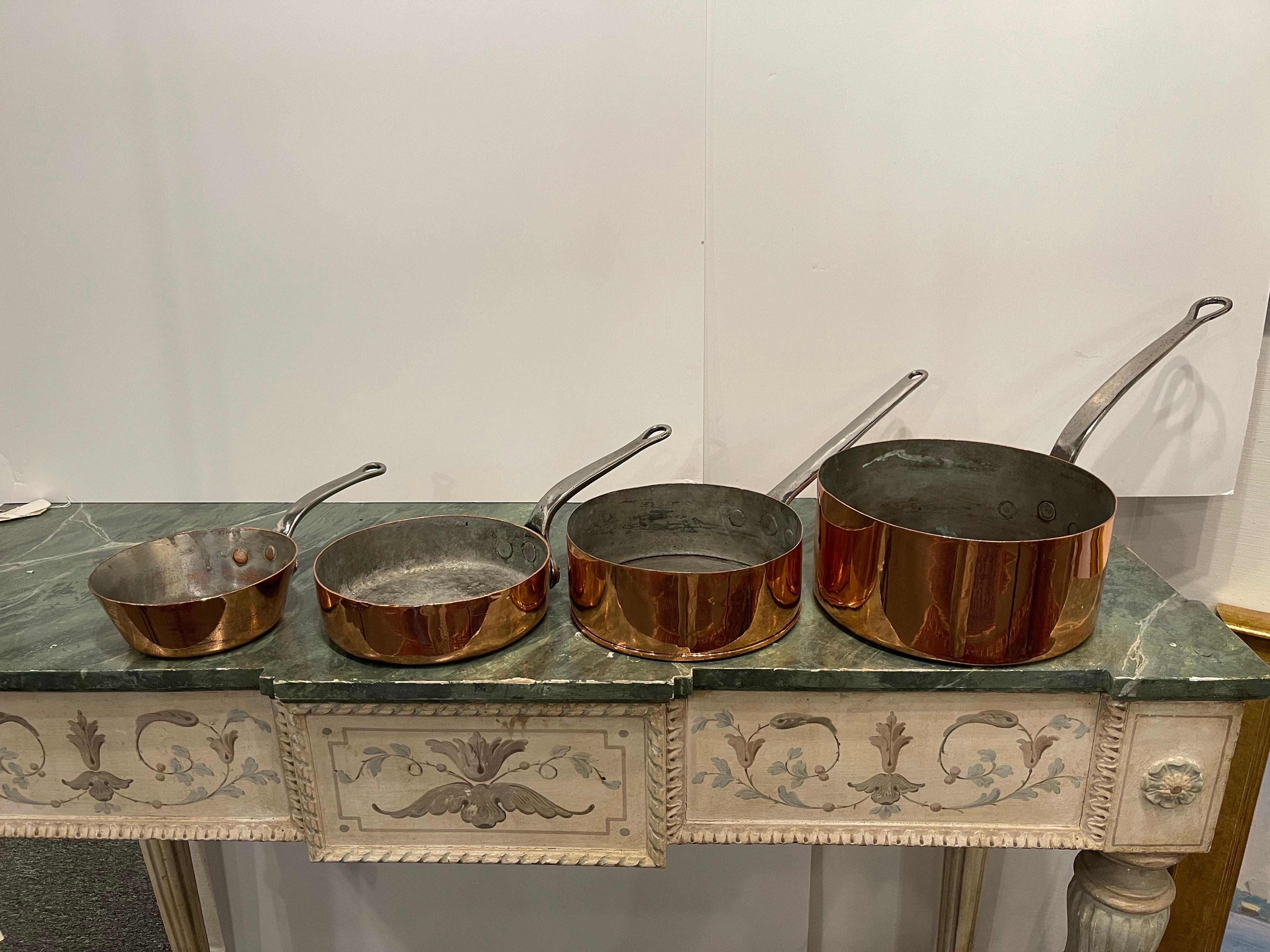 Cuivre Ensemble de quatre pots en cuivre de différentes tailles, 19ème siècle en vente