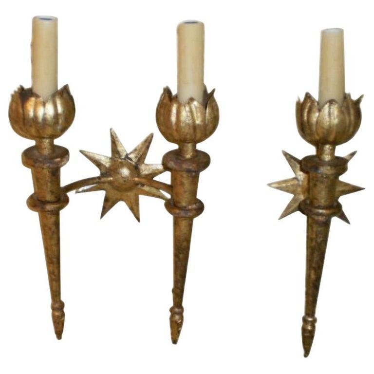 Set französischer Wandleuchter aus vergoldetem Eisen nach Gilbert Poillerat (Mitte des 20. Jahrhunderts) im Angebot