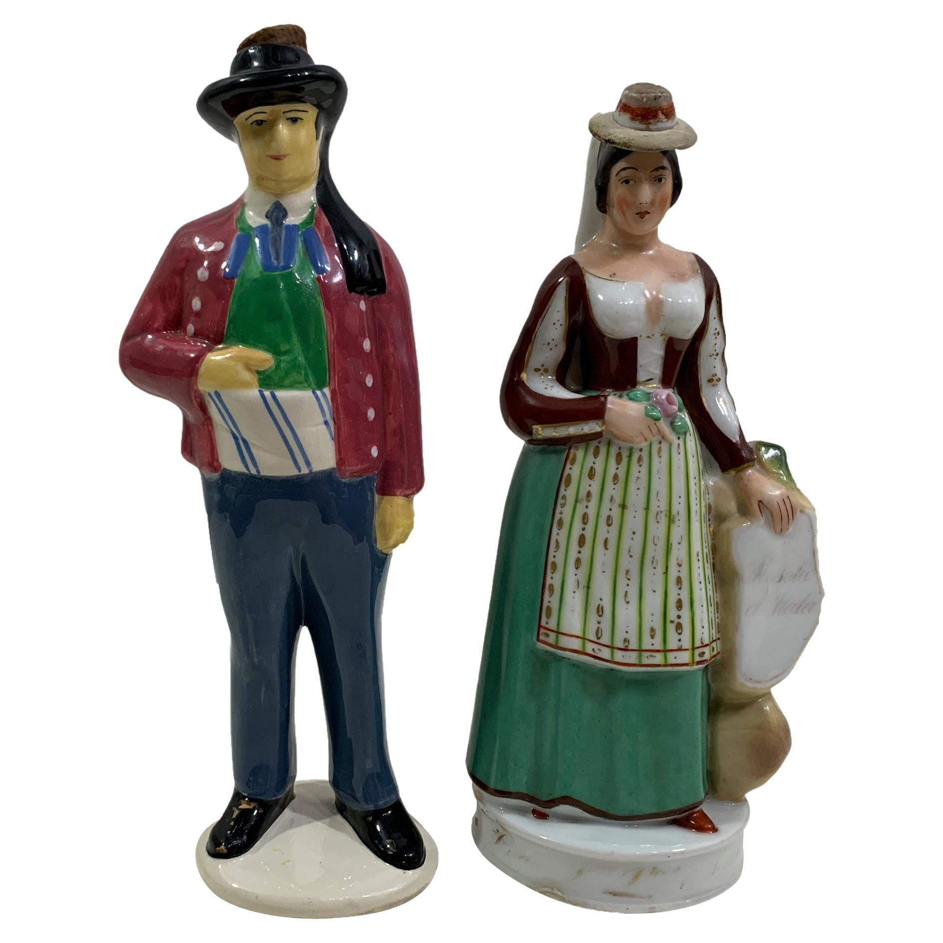 Ensemble de bouteilles à liqueur figuratives françaises Henriot Quimper signées en vente
