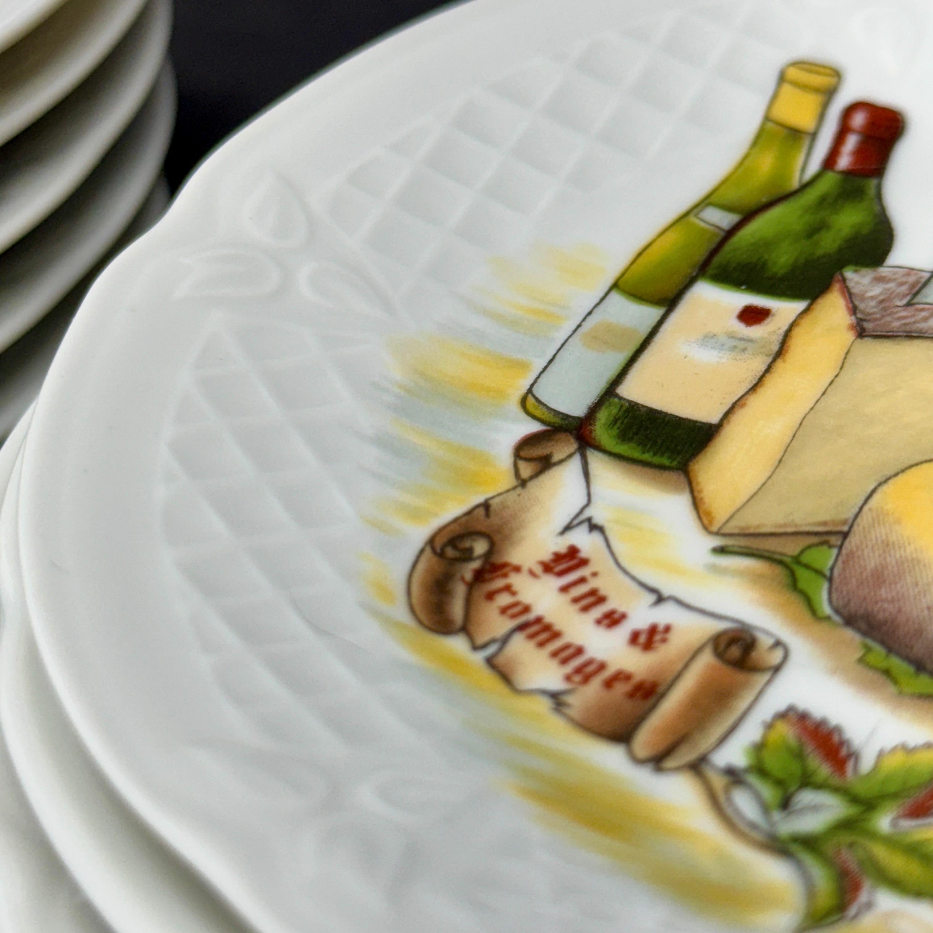 Set von französischen Limoge-Wein- Cheese-Porzellan-Applikationentellern im Angebot 3