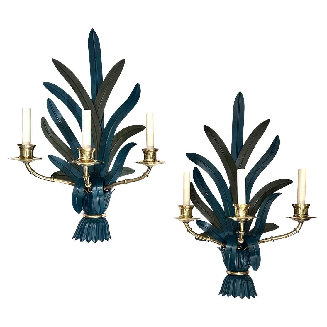 Ensemble d
appliques en bronze et en tôle du milieu du siècle dernier, vendues par paire en vente