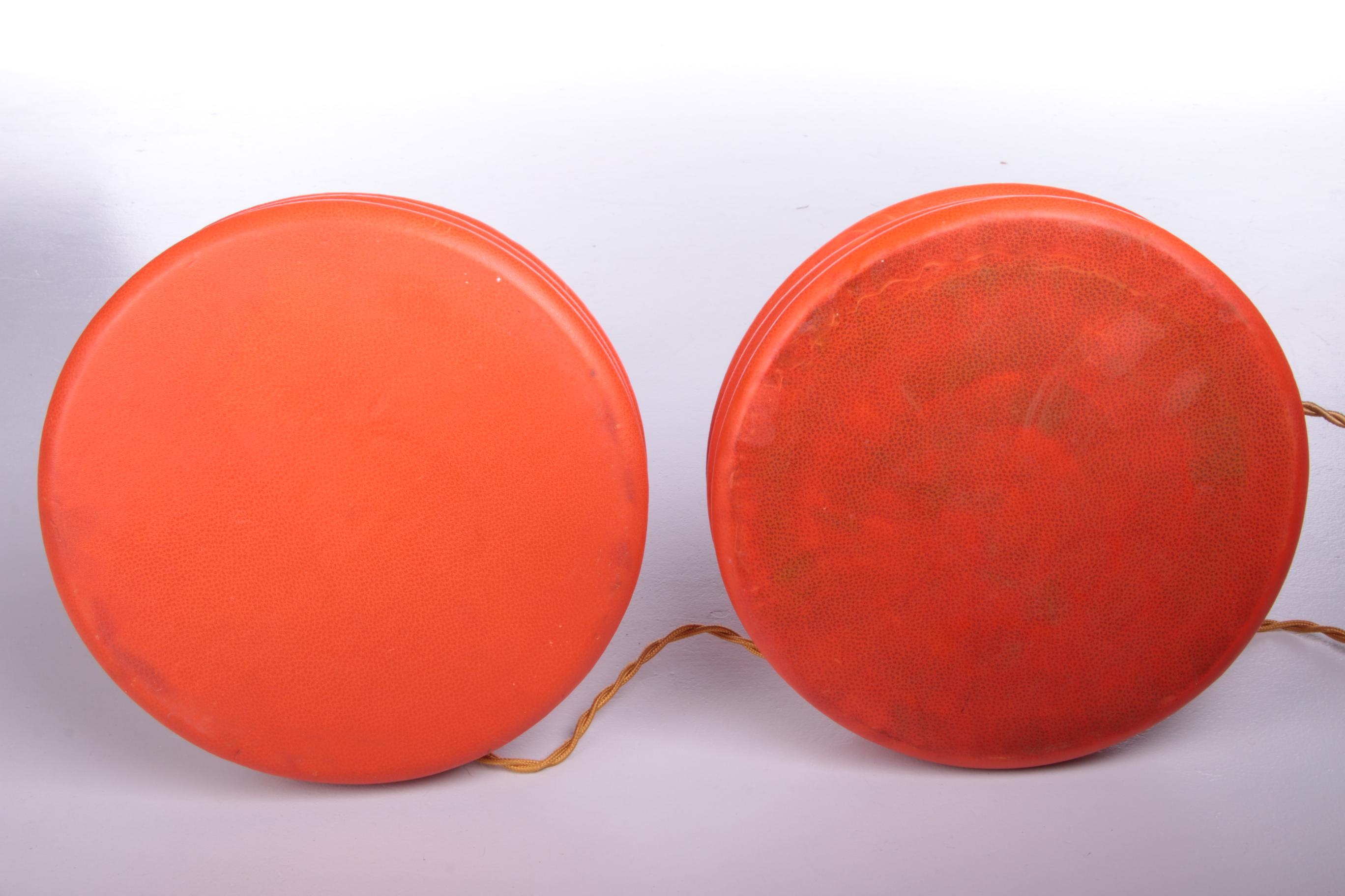 Lampes de bureau françaises tapissées de cuir orange, années 1960 en vente 5