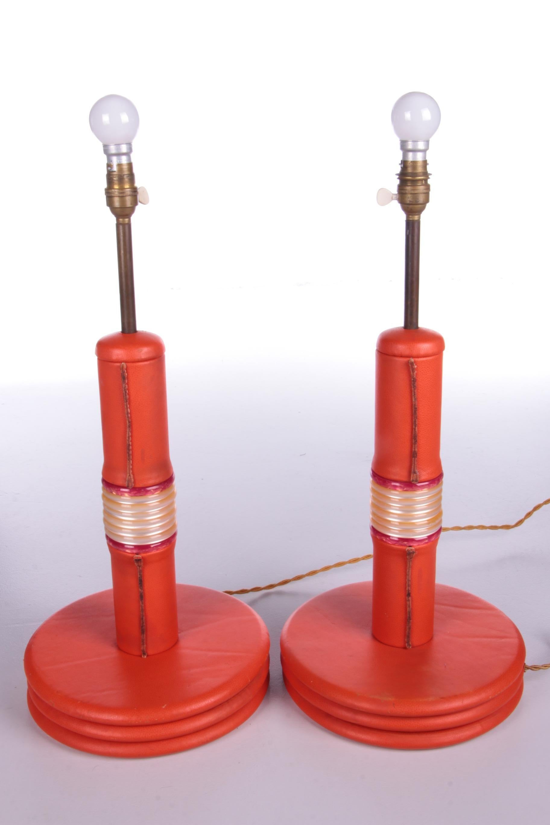 Moderne Lampes de bureau françaises tapissées de cuir orange, années 1960 en vente
