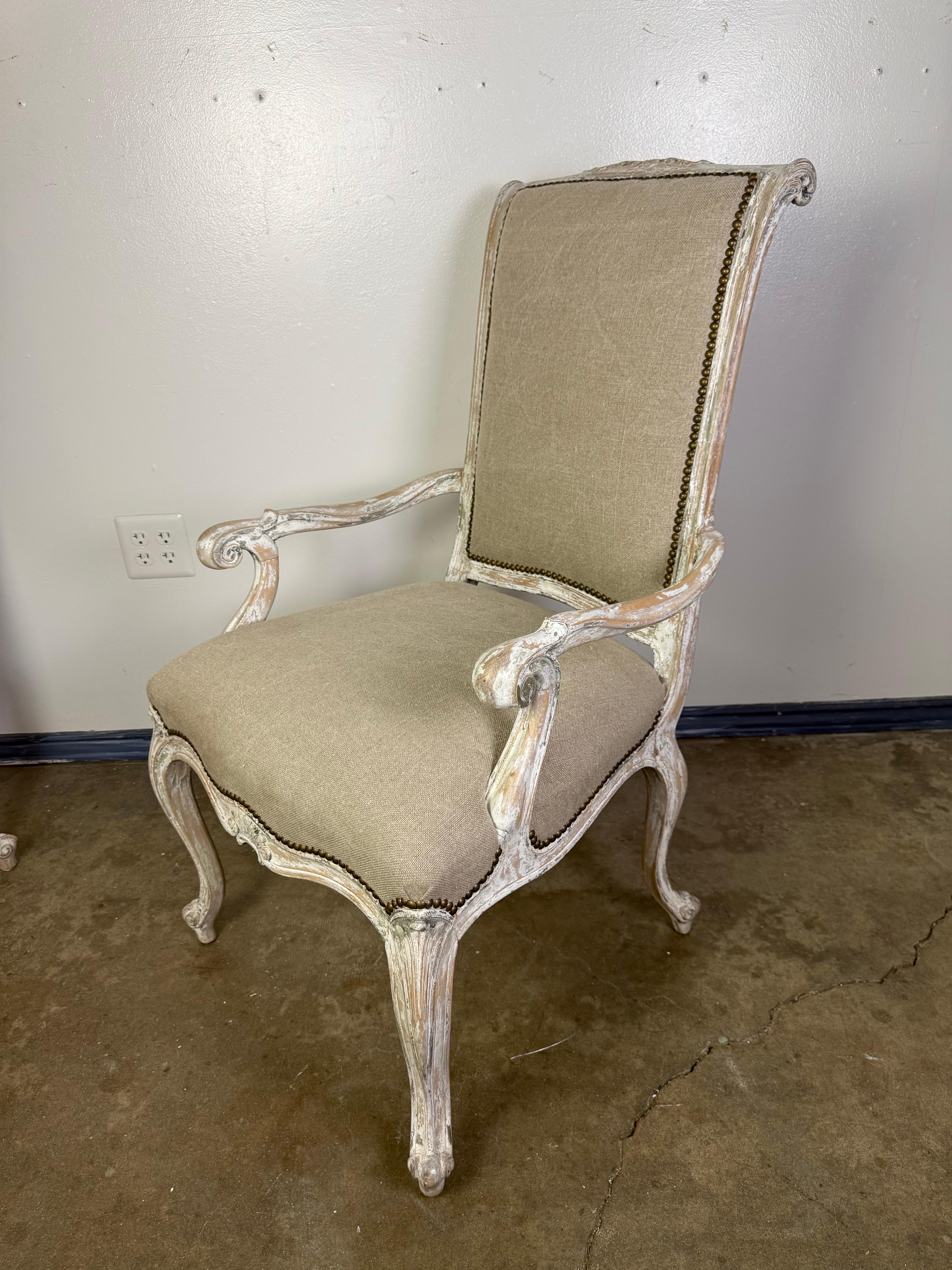 Ensemble de chaises de salle à manger peintes en français C.I.C. en vente 4