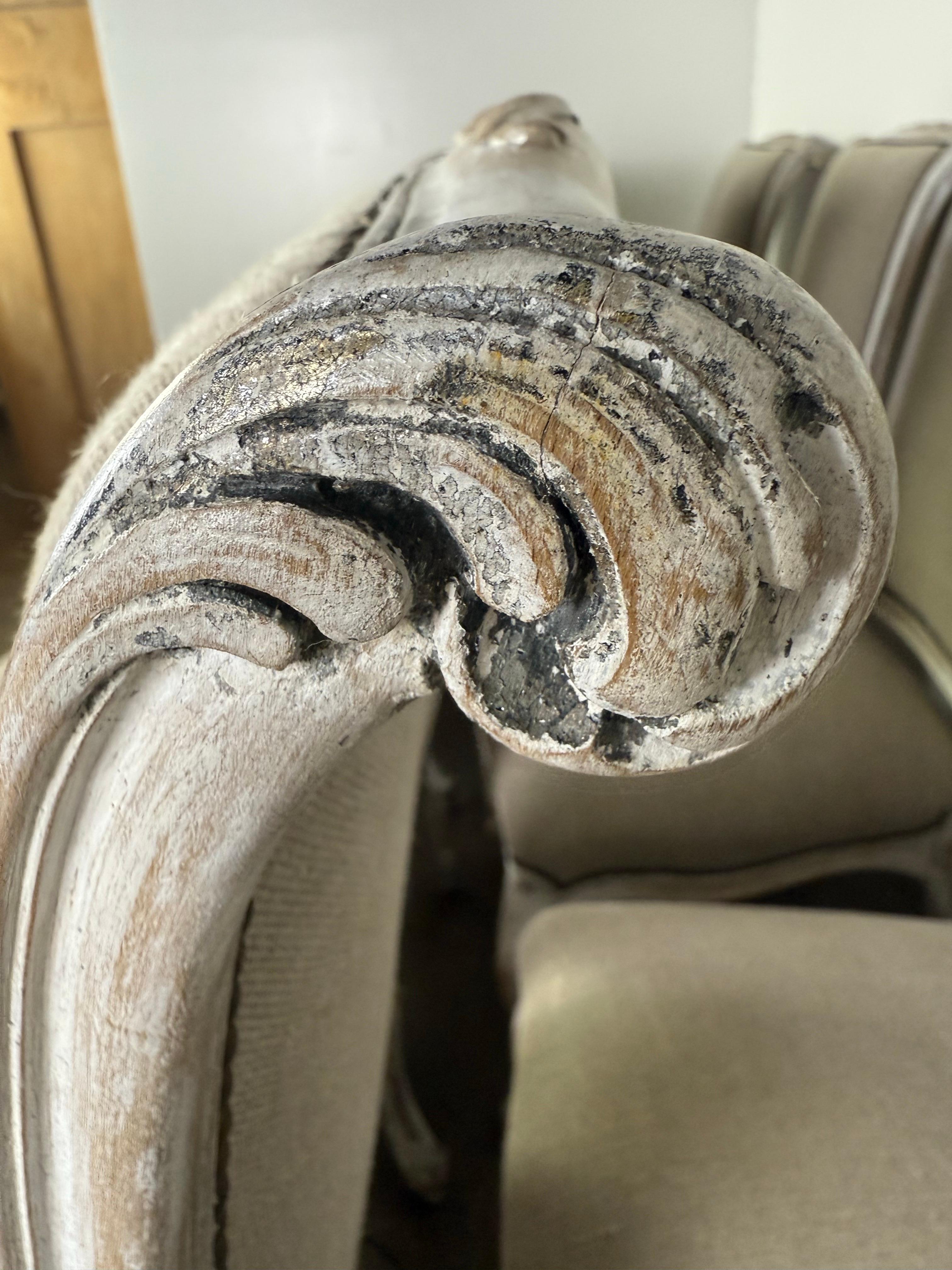 Ensemble de chaises de salle à manger peintes en français C.I.C. en vente 1