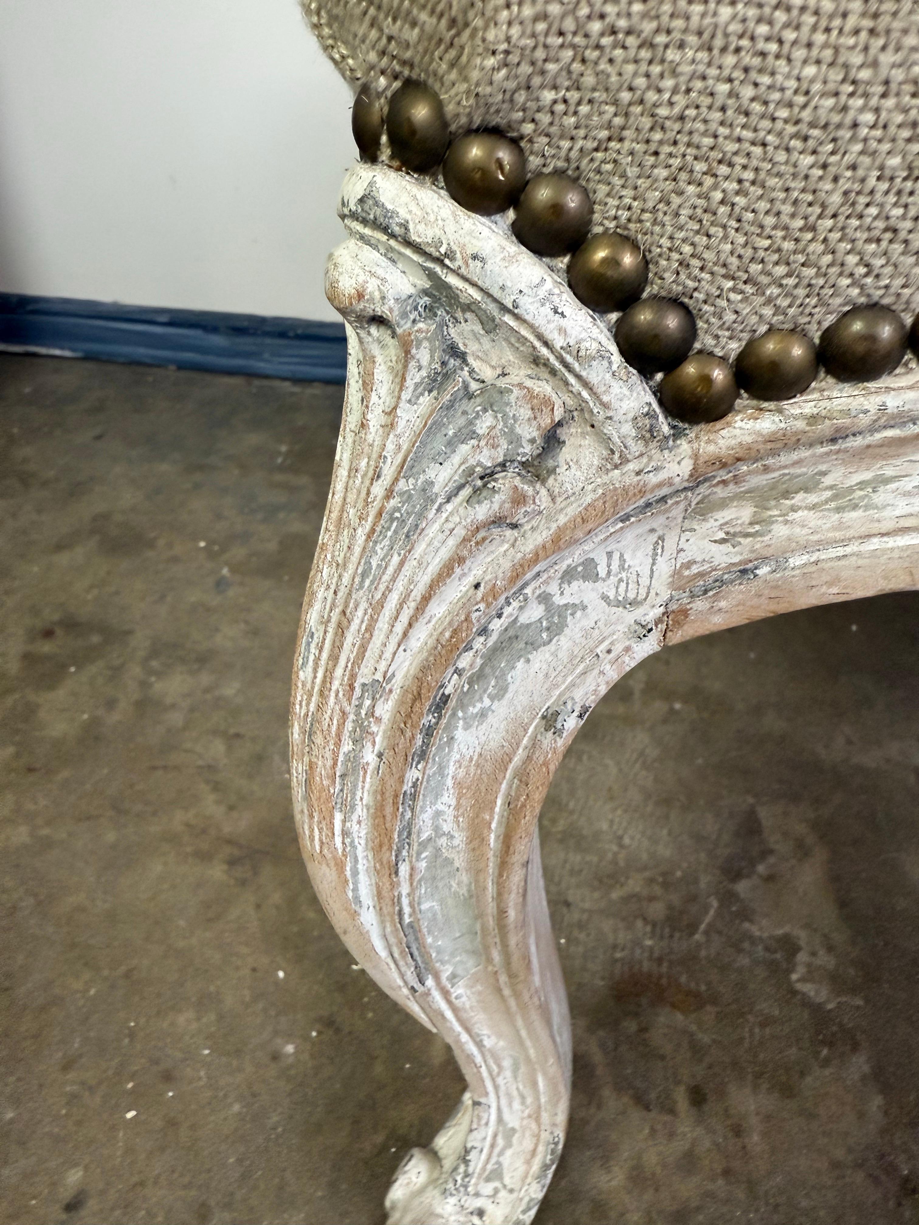 Ensemble de chaises de salle à manger peintes en français C.I.C. en vente 2
