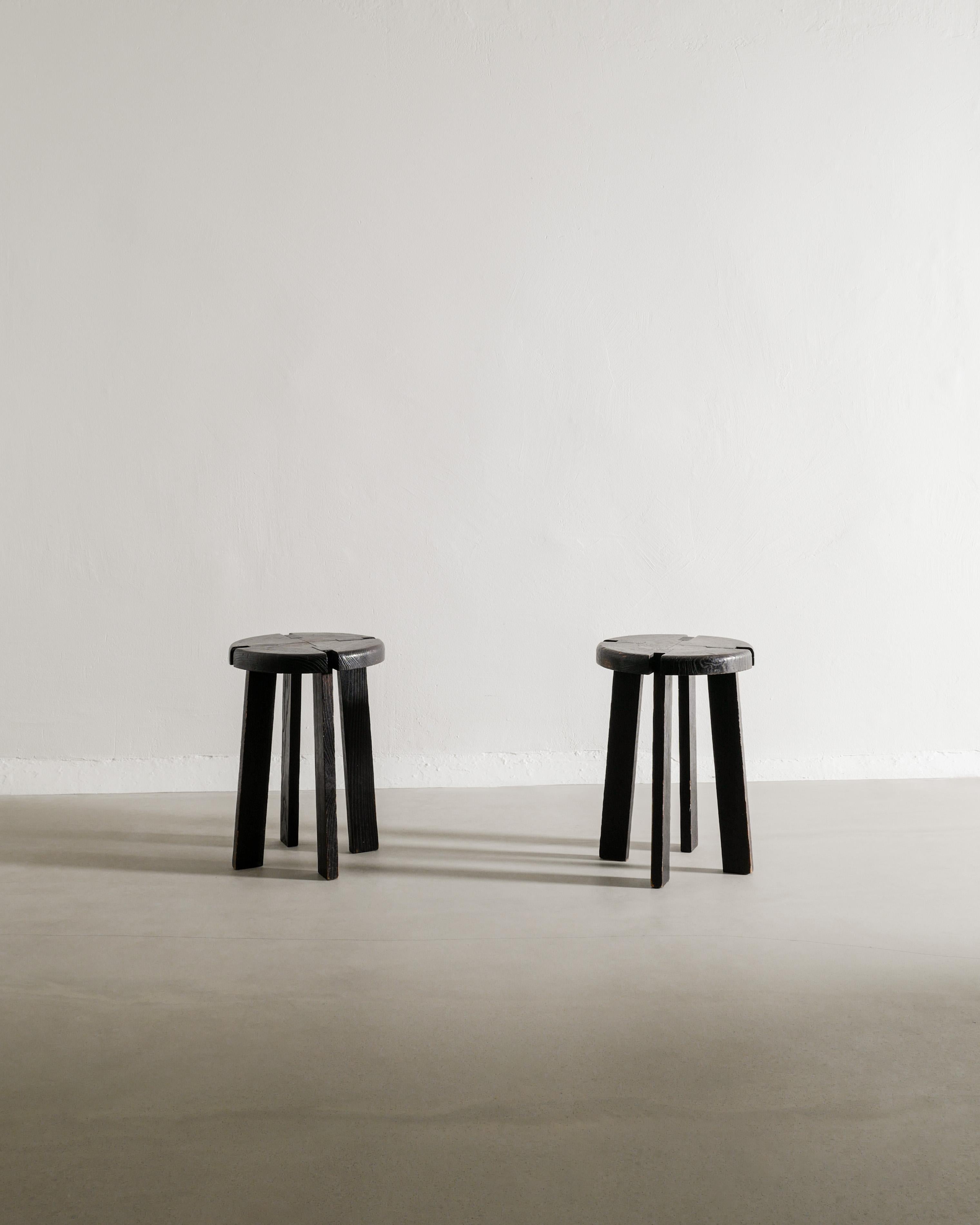 Ensemble de canapé, table et tabourets en bois rustique français du milieu du siècle en Oak Oak foncé, années 1950 en vente 4