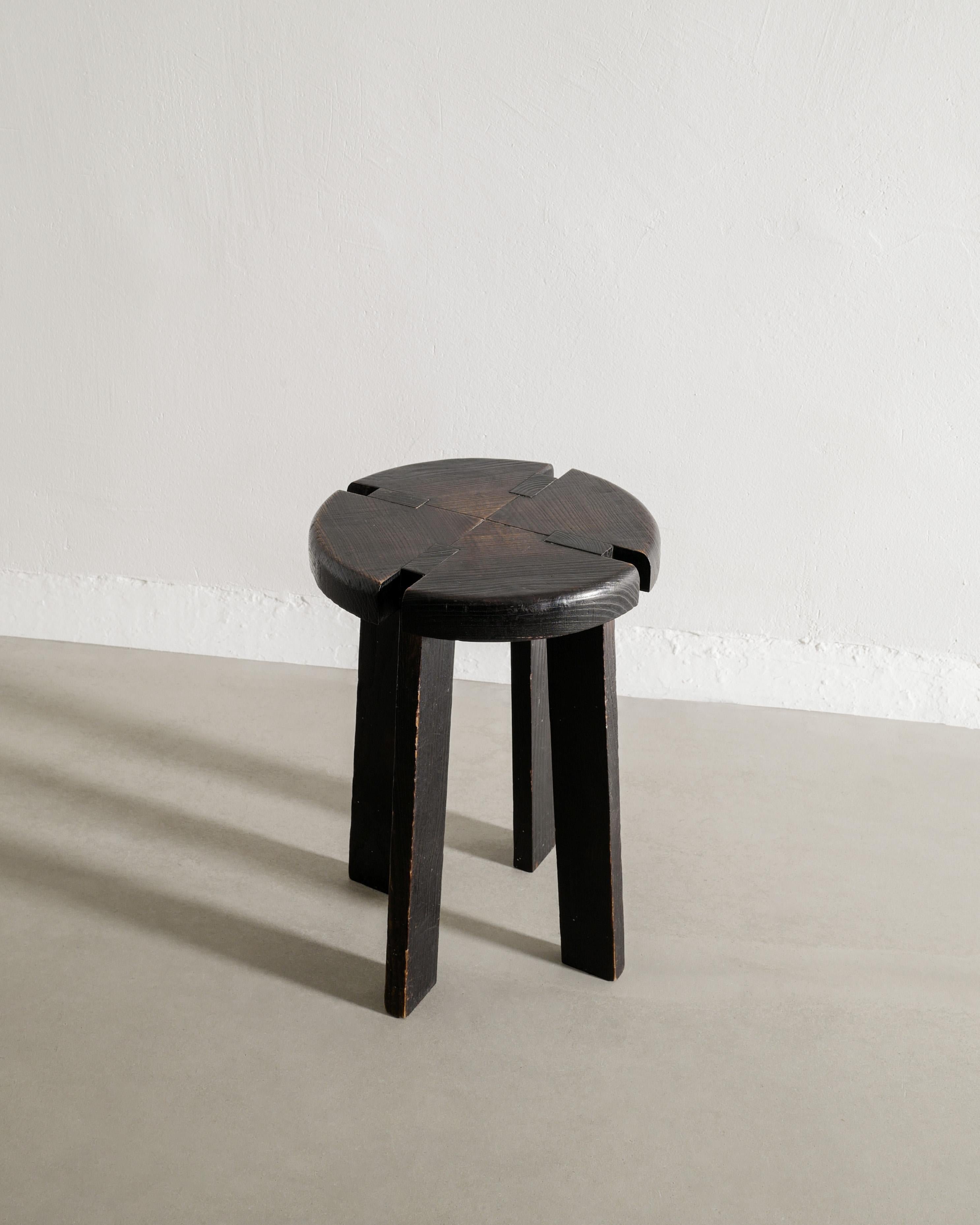 Ensemble de canapé, table et tabourets en bois rustique français du milieu du siècle en Oak Oak foncé, années 1950 en vente 6
