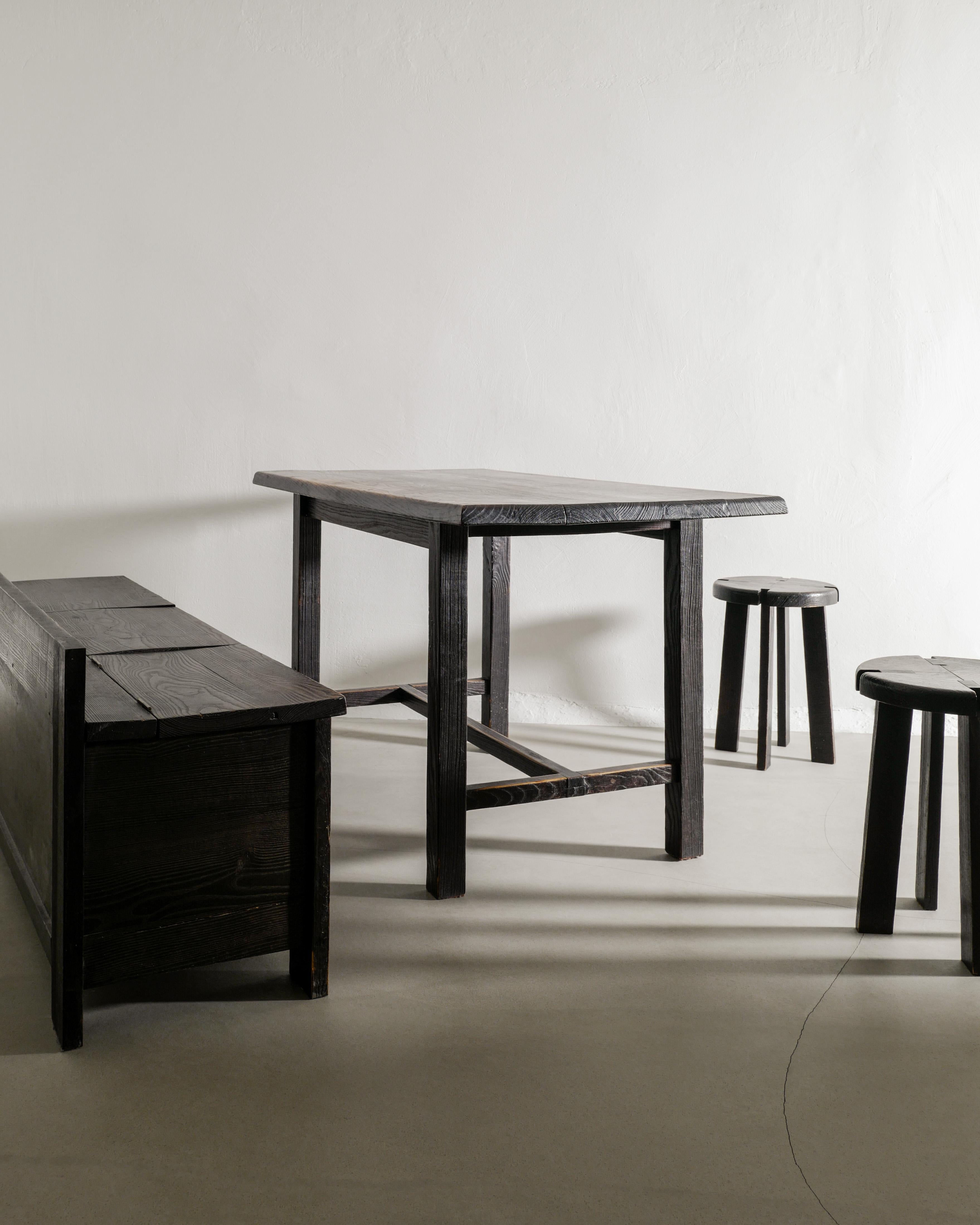 Français Ensemble de canapé, table et tabourets en bois rustique français du milieu du siècle en Oak Oak foncé, années 1950 en vente