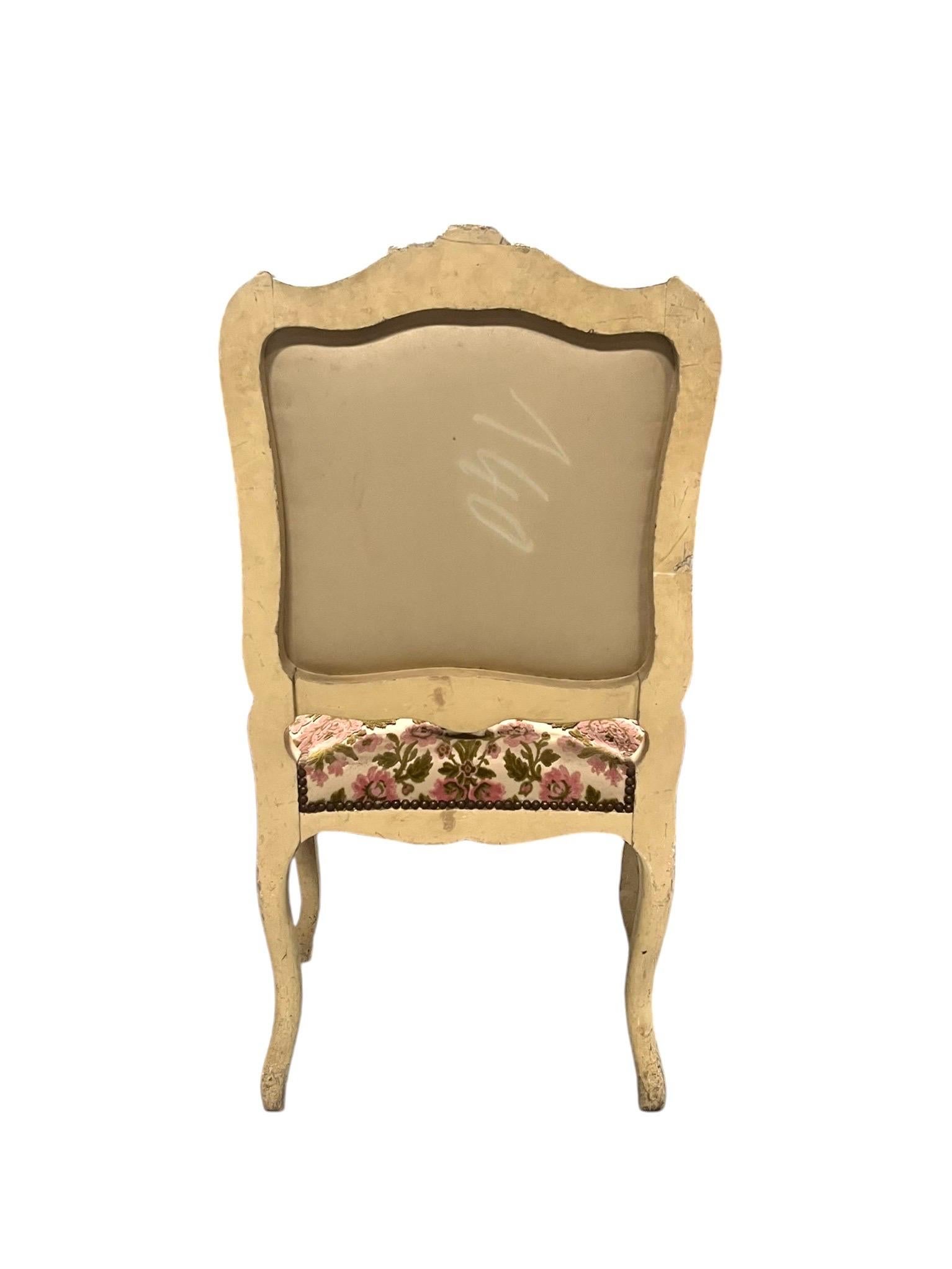 Ensemble de canapés français 2 fauteuils 2 chaises en bois peint sculpté de style Louis XV en vente 4