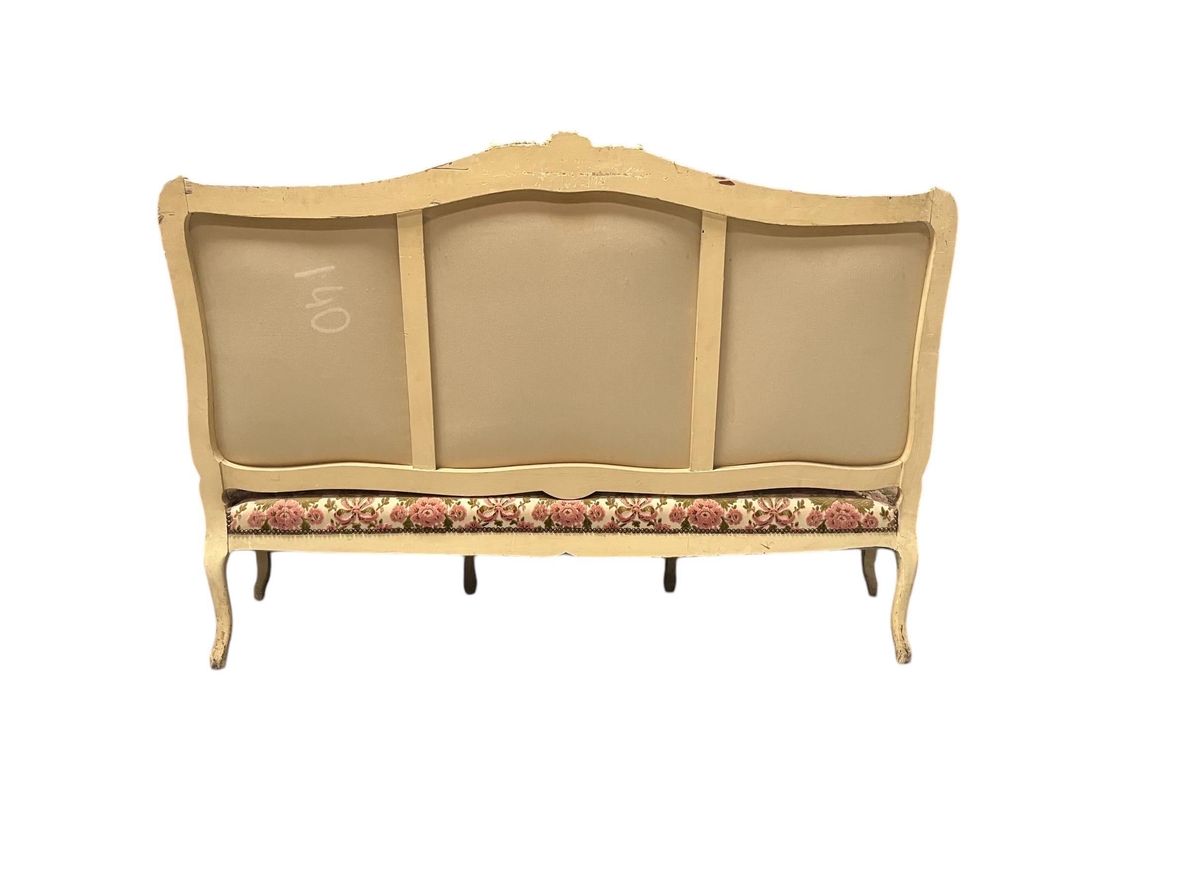Ensemble de canapés français 2 fauteuils 2 chaises en bois peint sculpté de style Louis XV en vente 6