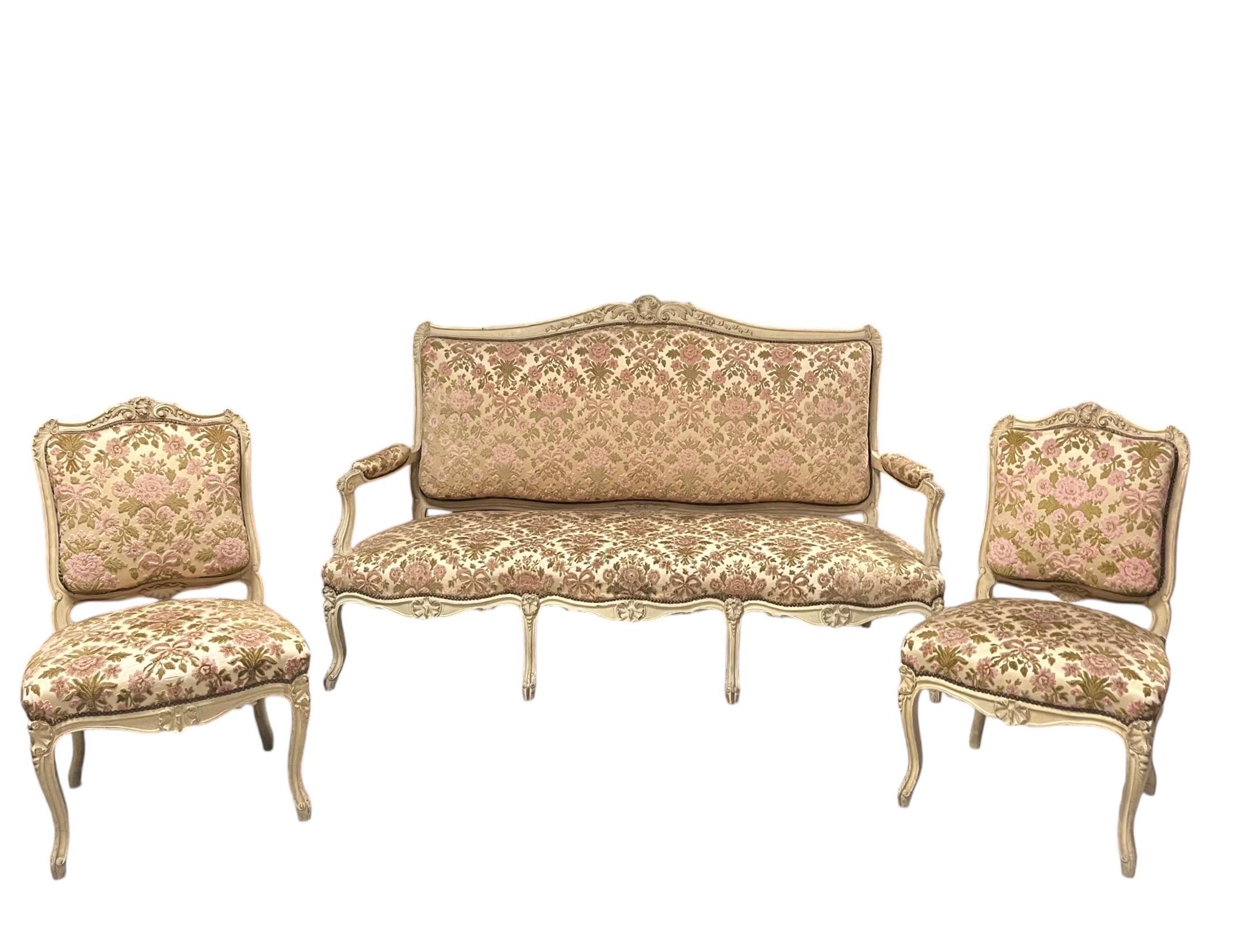 Français Ensemble de canapés français 2 fauteuils 2 chaises en bois peint sculpté de style Louis XV en vente