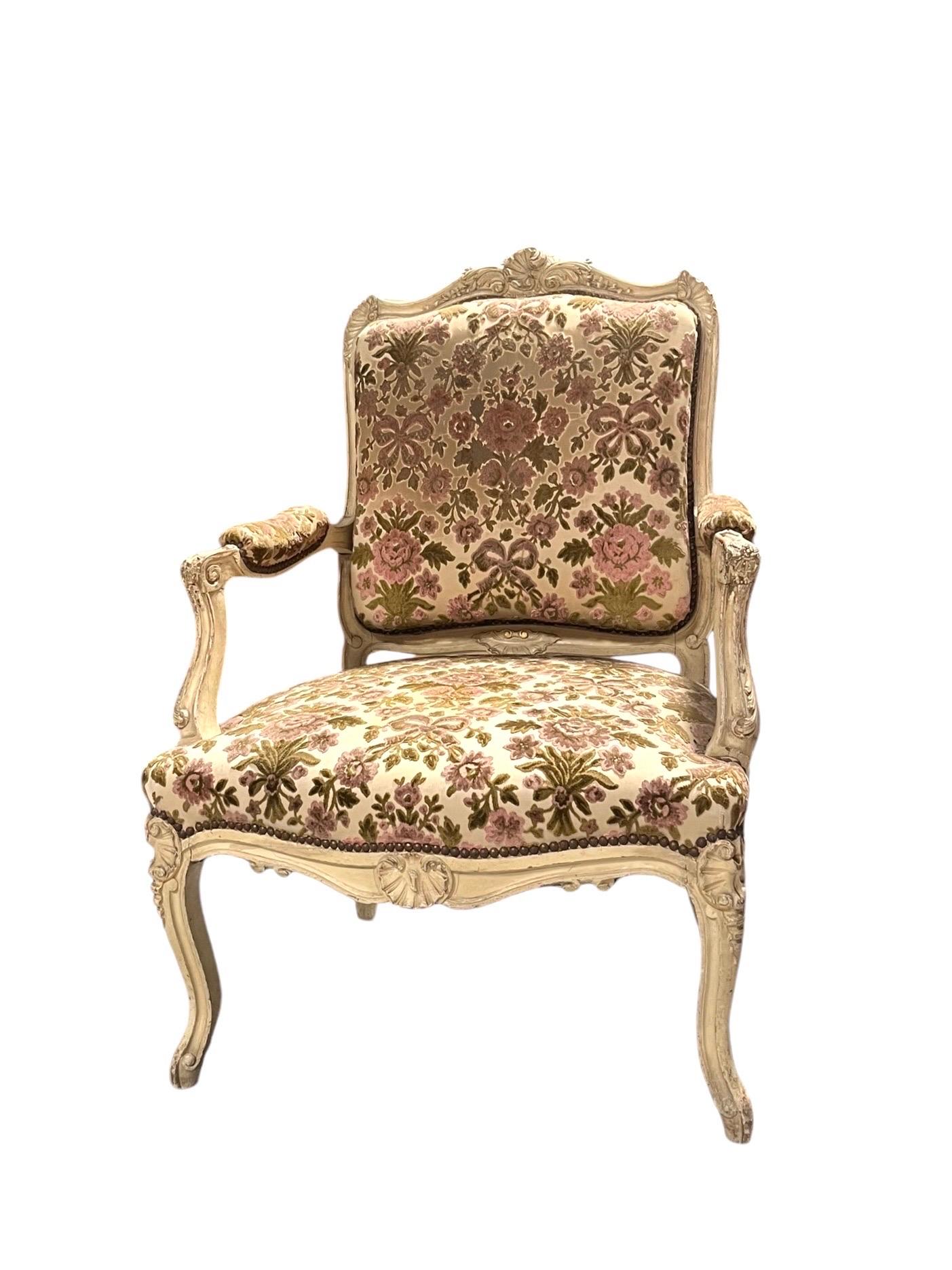 Tissu d'ameublement Ensemble de canapés français 2 fauteuils 2 chaises en bois peint sculpté de style Louis XV en vente