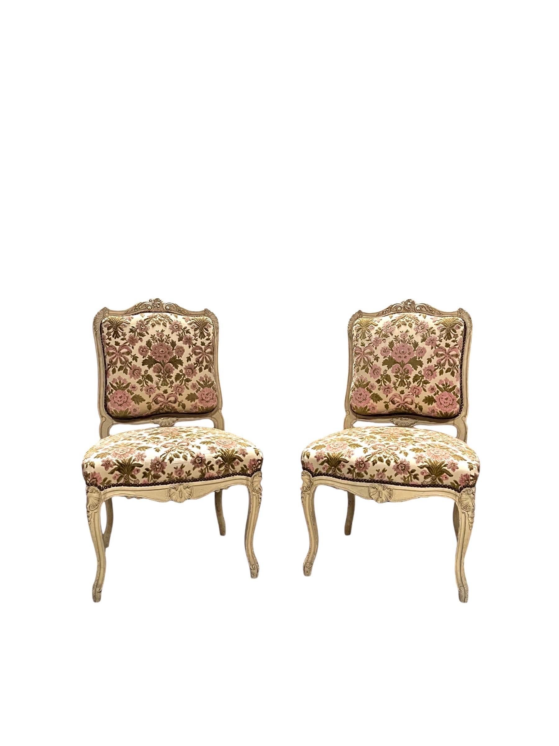 Ensemble de canapés français 2 fauteuils 2 chaises en bois peint sculpté de style Louis XV en vente 1