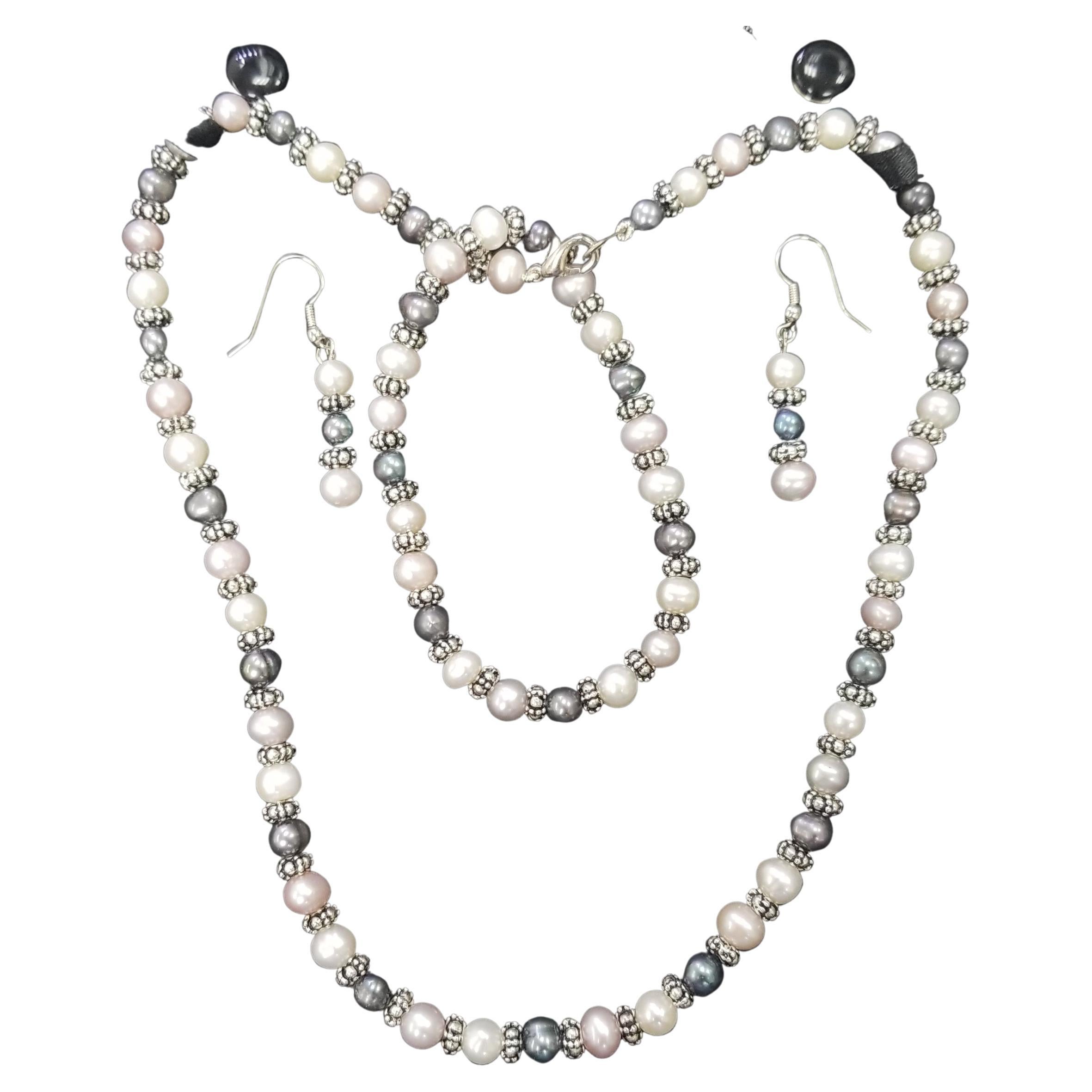 Set aus Süßwasser-Zuchtperlen-Halskette, Armband und Ohrringen, mehrfarbig