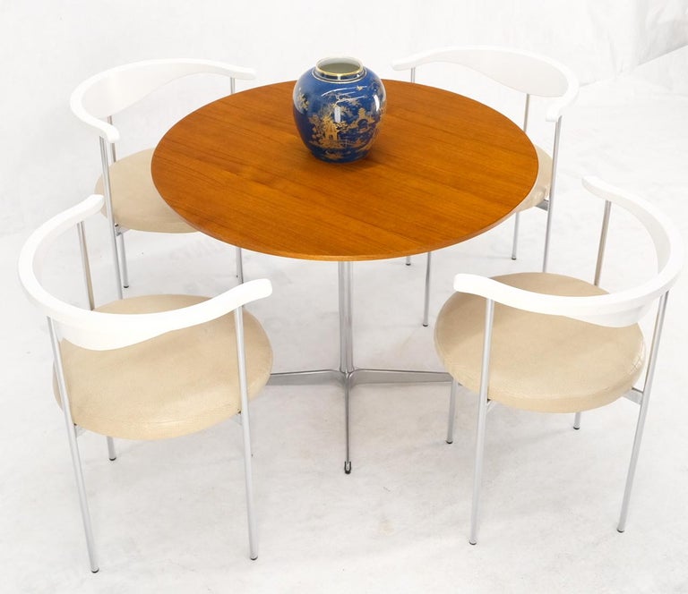 Set of Fritz Hansen Round Teak Dining Table & 4 Barrel Back Arm Chairs In Good Condition For Sale In Rockaway, NJ