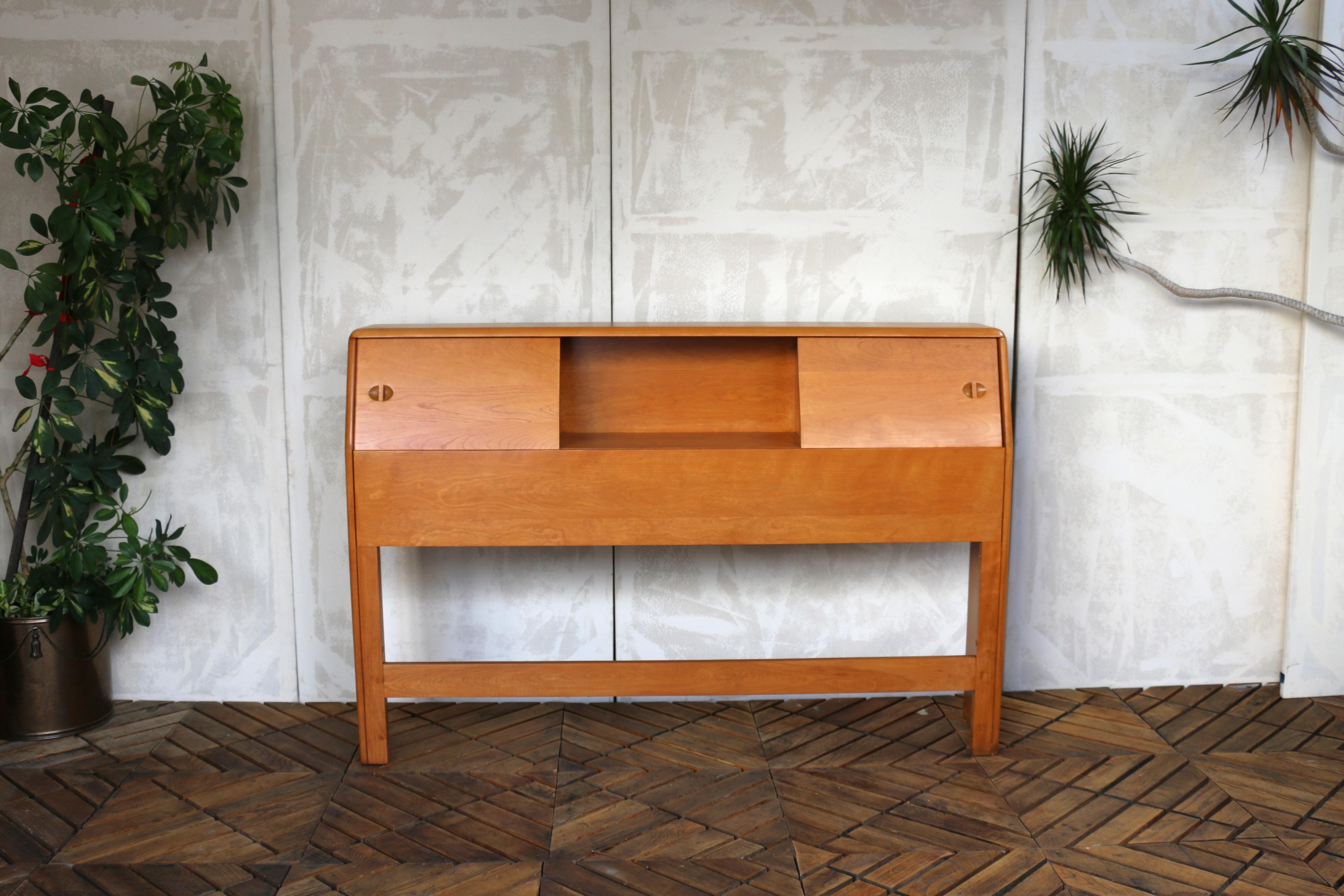 Set aus Kopfteil mit Nachttisch in voller Größe von Heywood-Wakefield Co. (Moderne der Mitte des Jahrhunderts) im Angebot