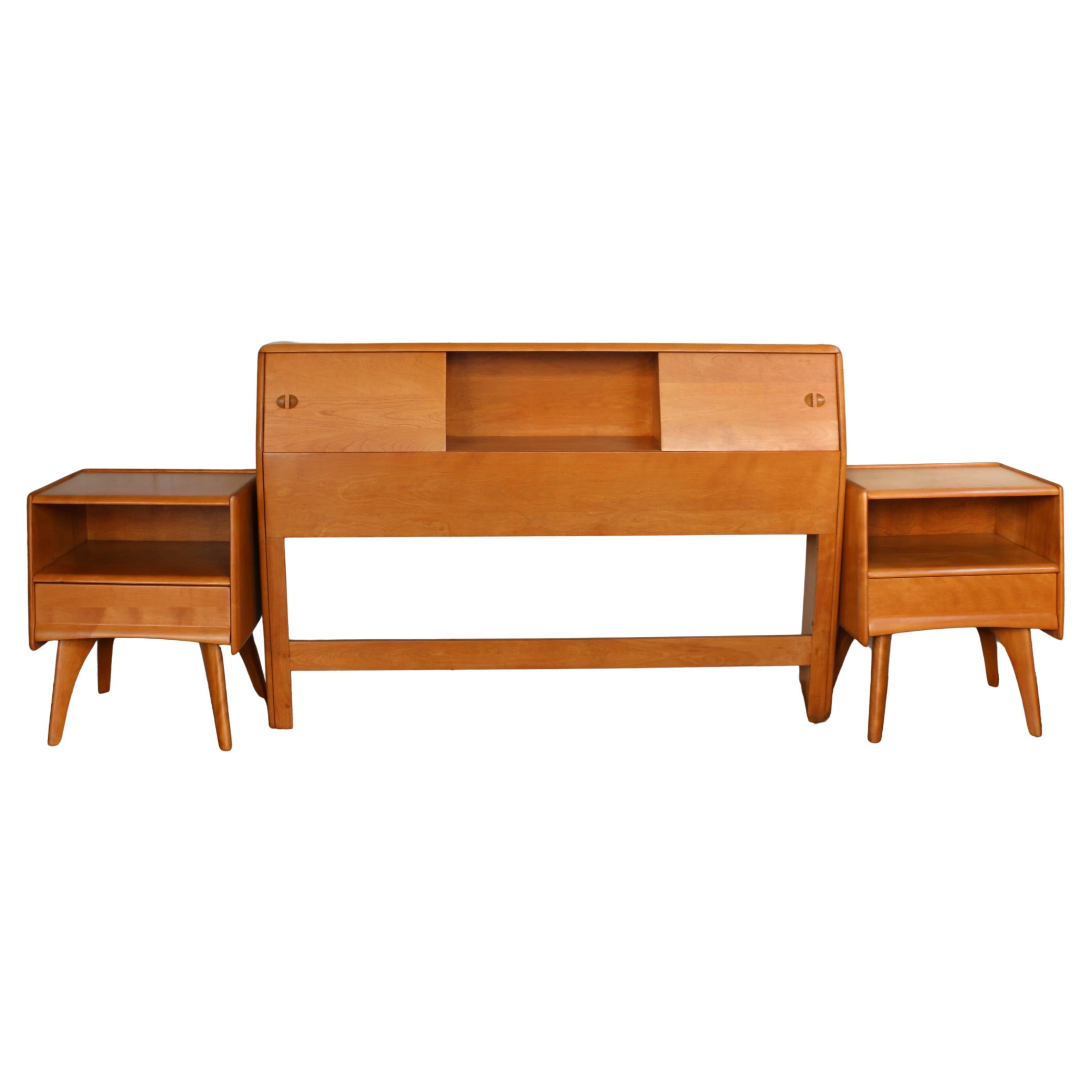 Set aus Kopfteil mit Nachttisch in voller Größe von Heywood-Wakefield Co. im Angebot