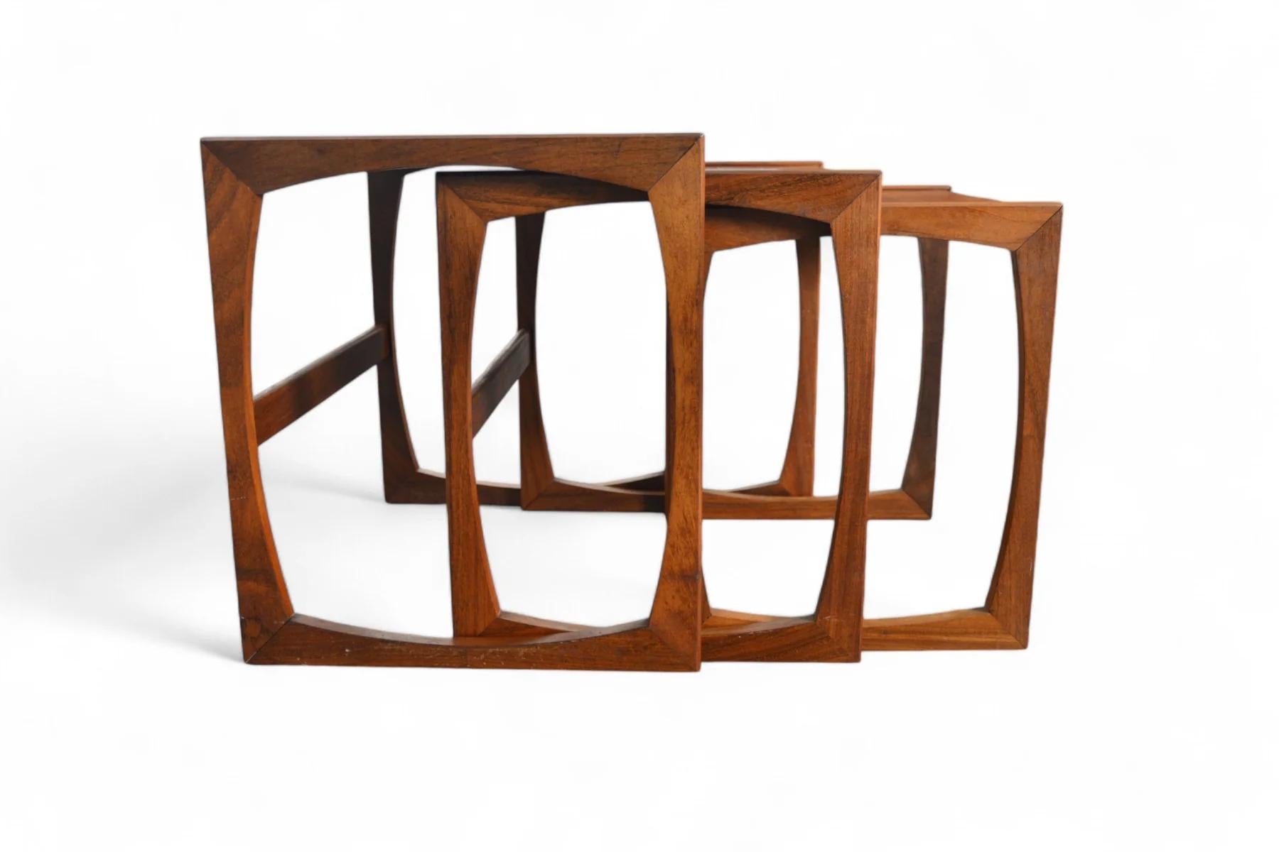 Set of G Plan Quadrille Nesting Tables in Teak #1 In Good Condition For Sale In Berkeley, CA
