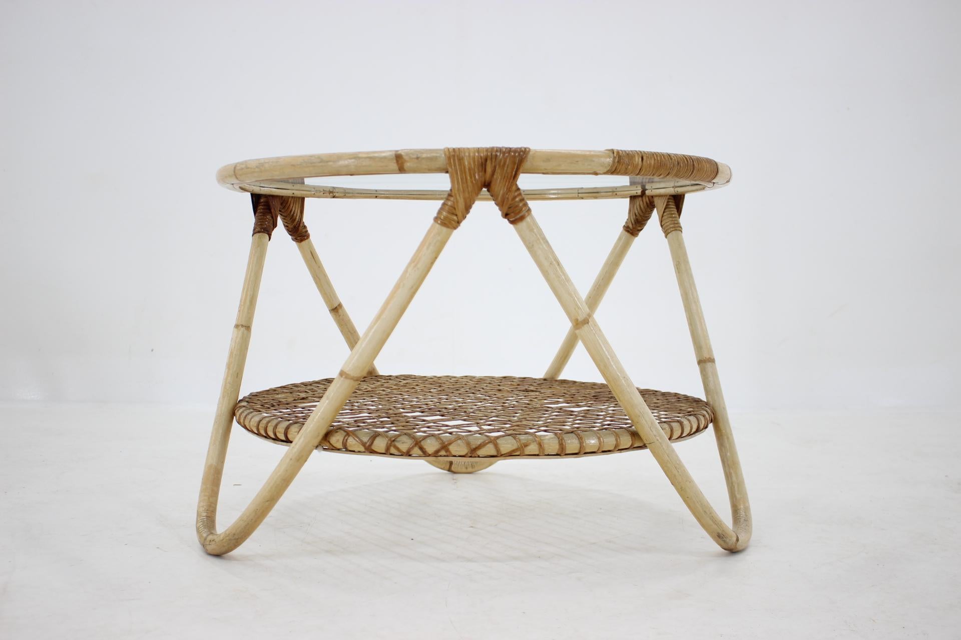 Bois Ensemble de tables en rotin de jardin ou d'intérieur et trois fauteuils par Alan Fuchs, 1970 en vente