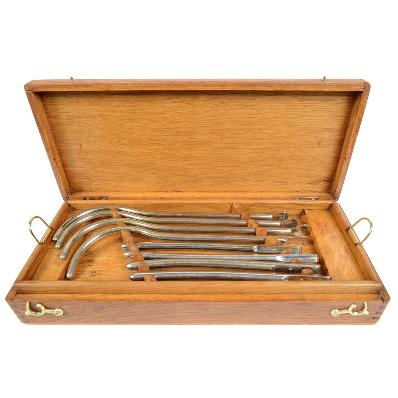 Genitourinary Instrumente von Bougies Eichenholzschachtel, antikes medizinisches Gerät, 1870er Jahre