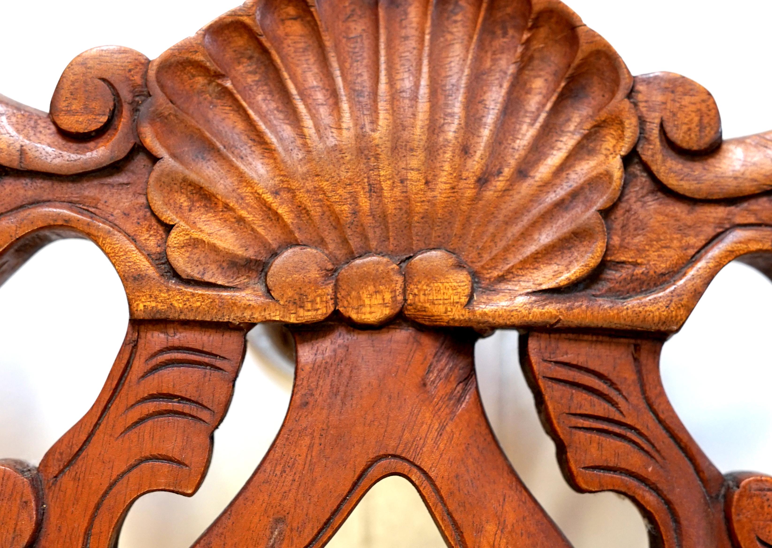 Ensemble de fauteuils George III en cuir et acajou sculptés à la main de style Chippendale en vente 5