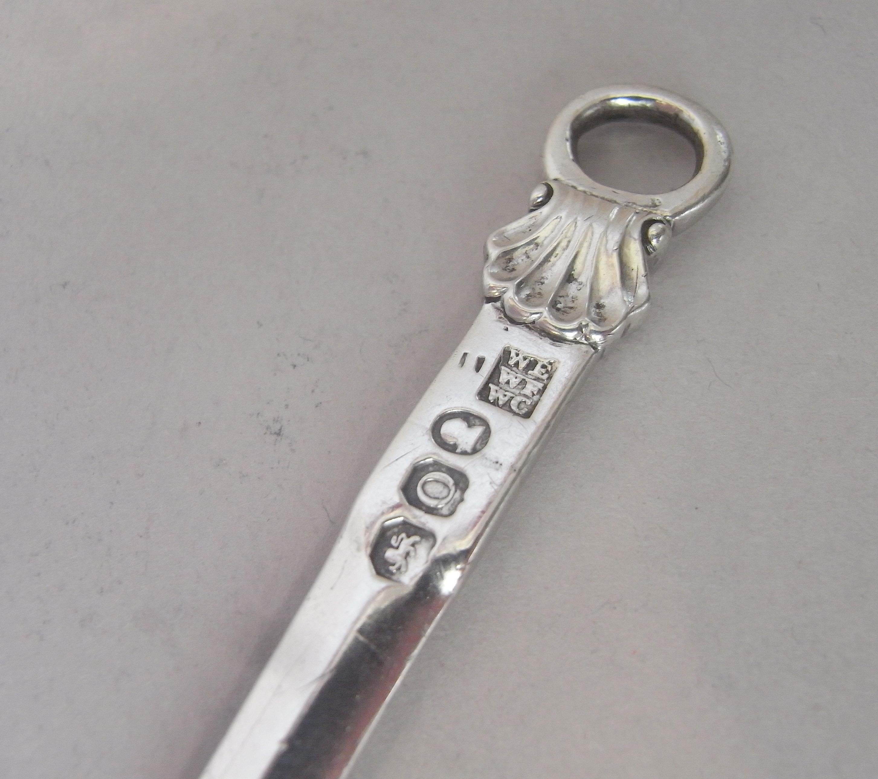 A very fine set of George III Skewers, in sizes, made in London in 1809 by William Eley, William Fearn and William Chawner.

The set consists of a meat skewer and matching pair of Game Skewers with cast end displaying a ring, with raying shell