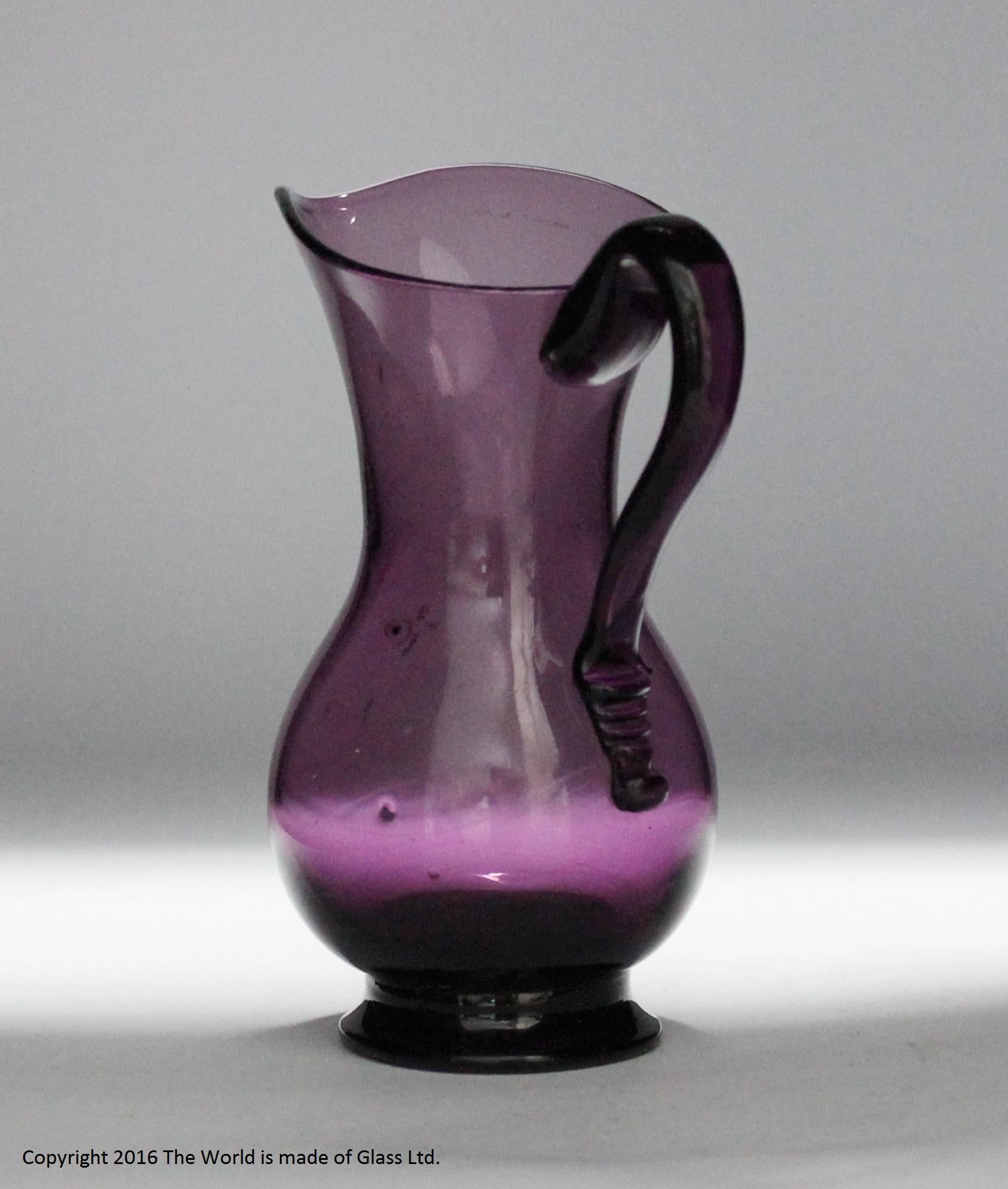 Set of Georgian, Hand-Blown, Gilded, Pale Amethyst Glass Cream Jug and Sugar Bow In Good Condition For Sale In Bristol, GB