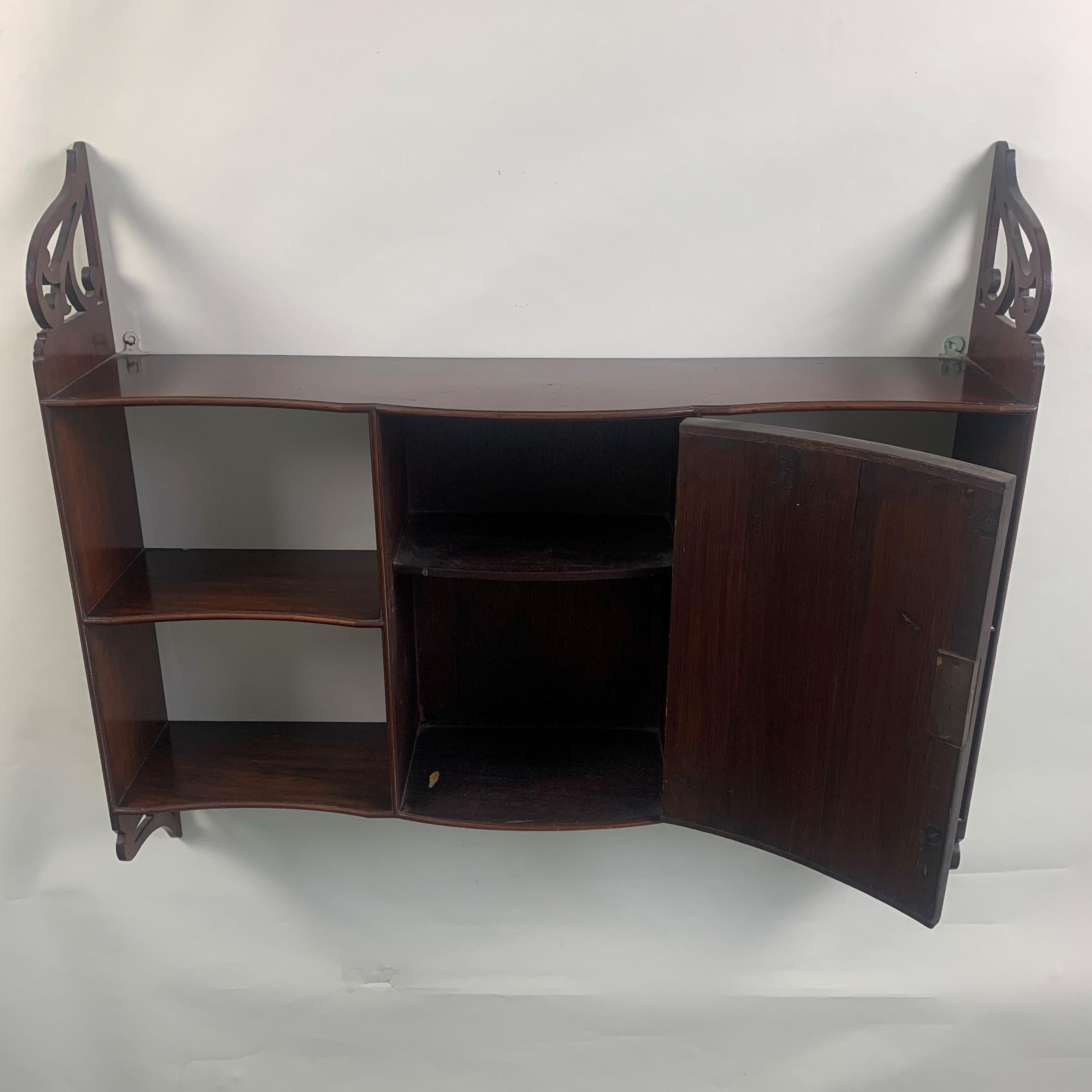 Set of Georgian Mahogany Hanging Shelves In Fair Condition For Sale In Folkestone, GB
